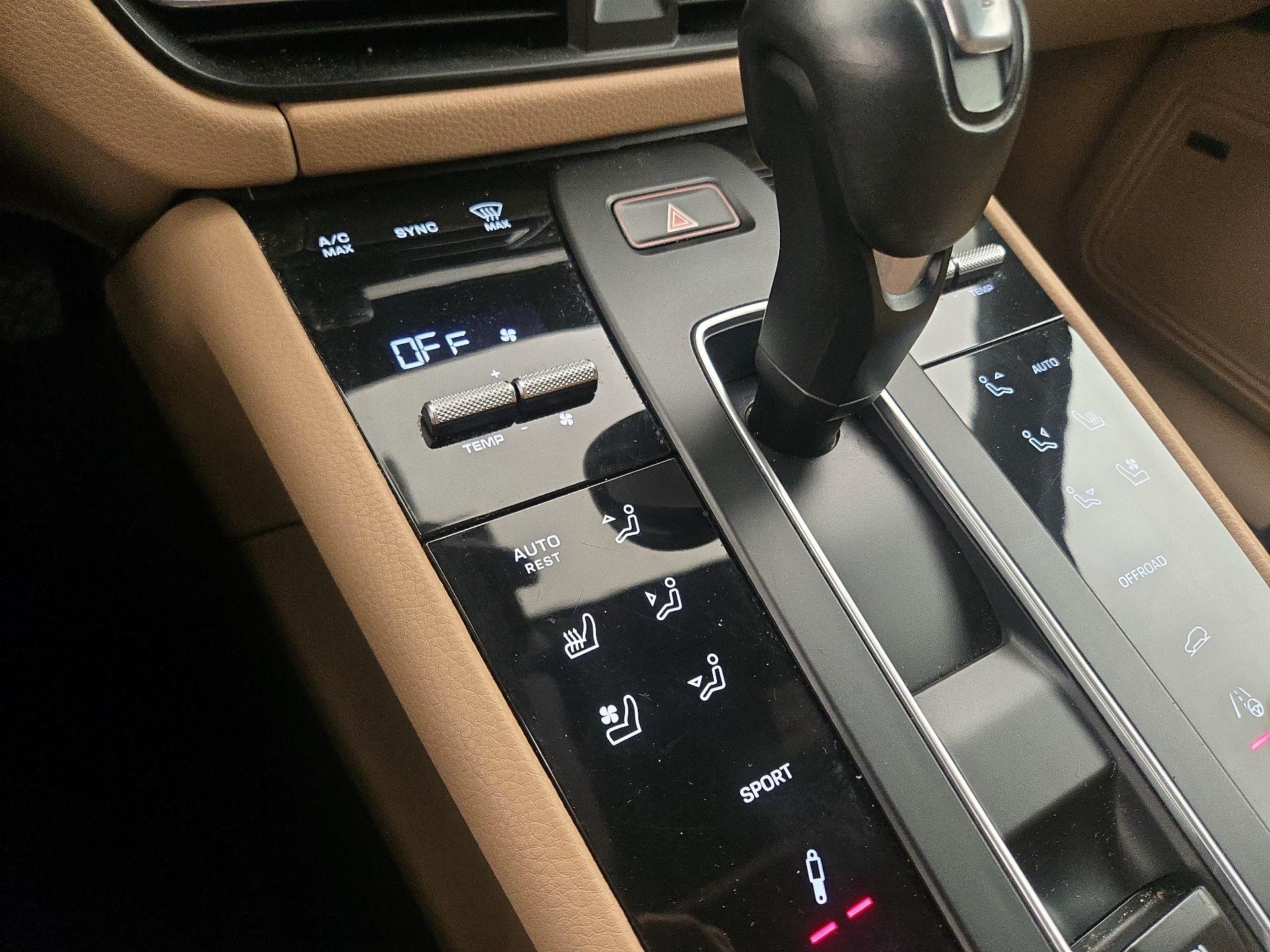 Thumbnail: 2023 Porsche Macan - 17