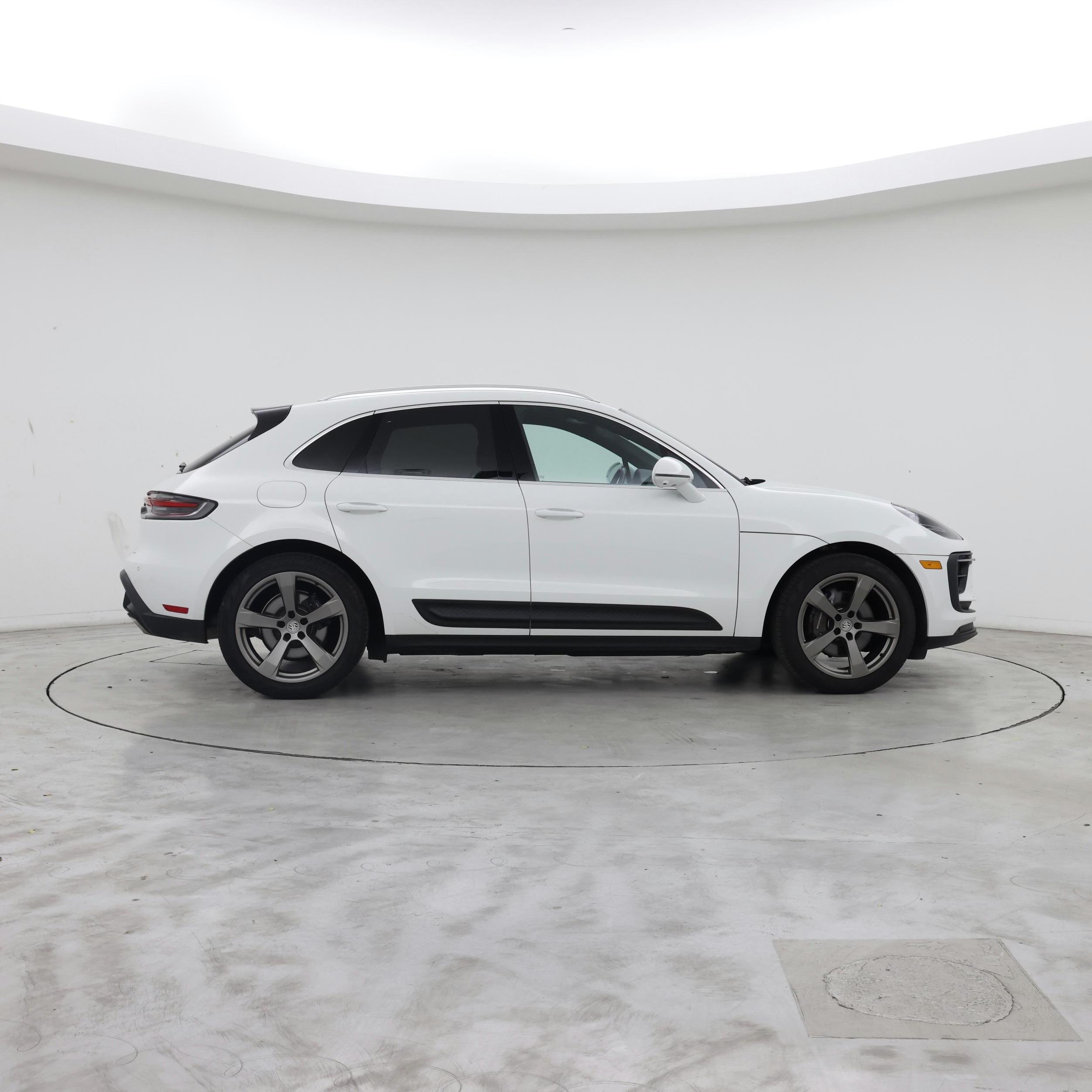 Thumbnail: 2023 Porsche Macan - 7
