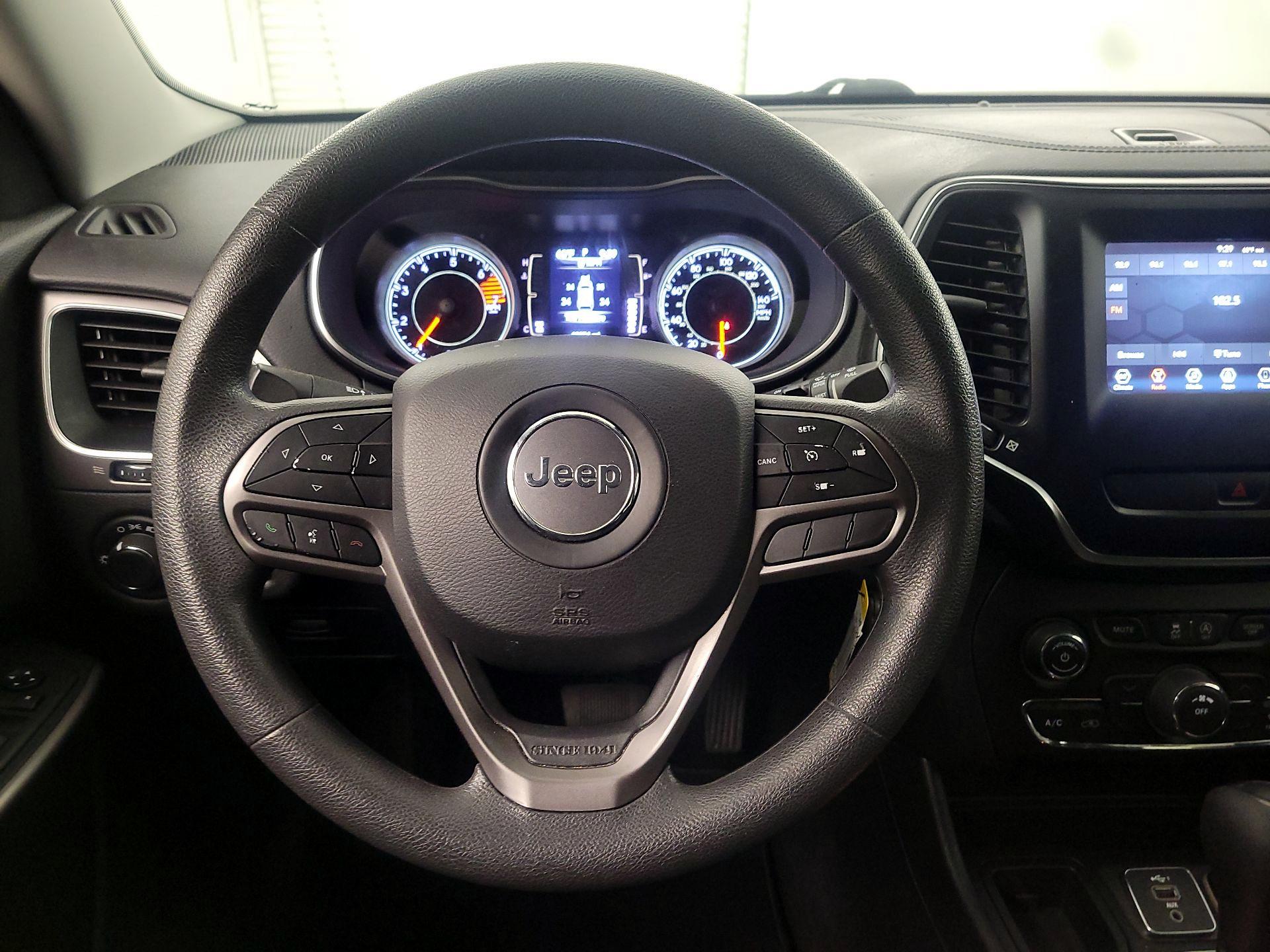 Thumbnail: 2020 Jeep Cherokee - 10