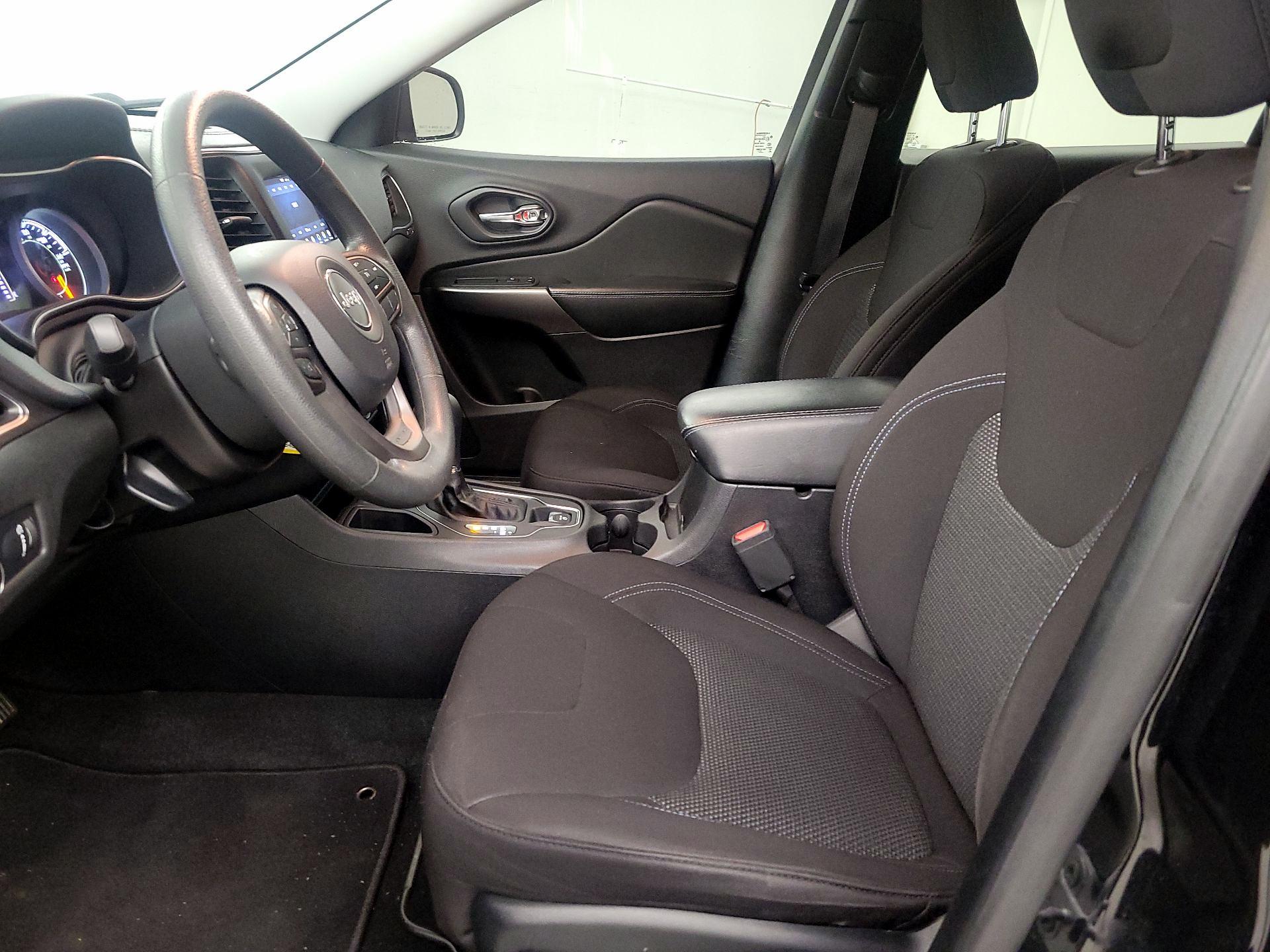 Thumbnail: 2020 Jeep Cherokee - 11