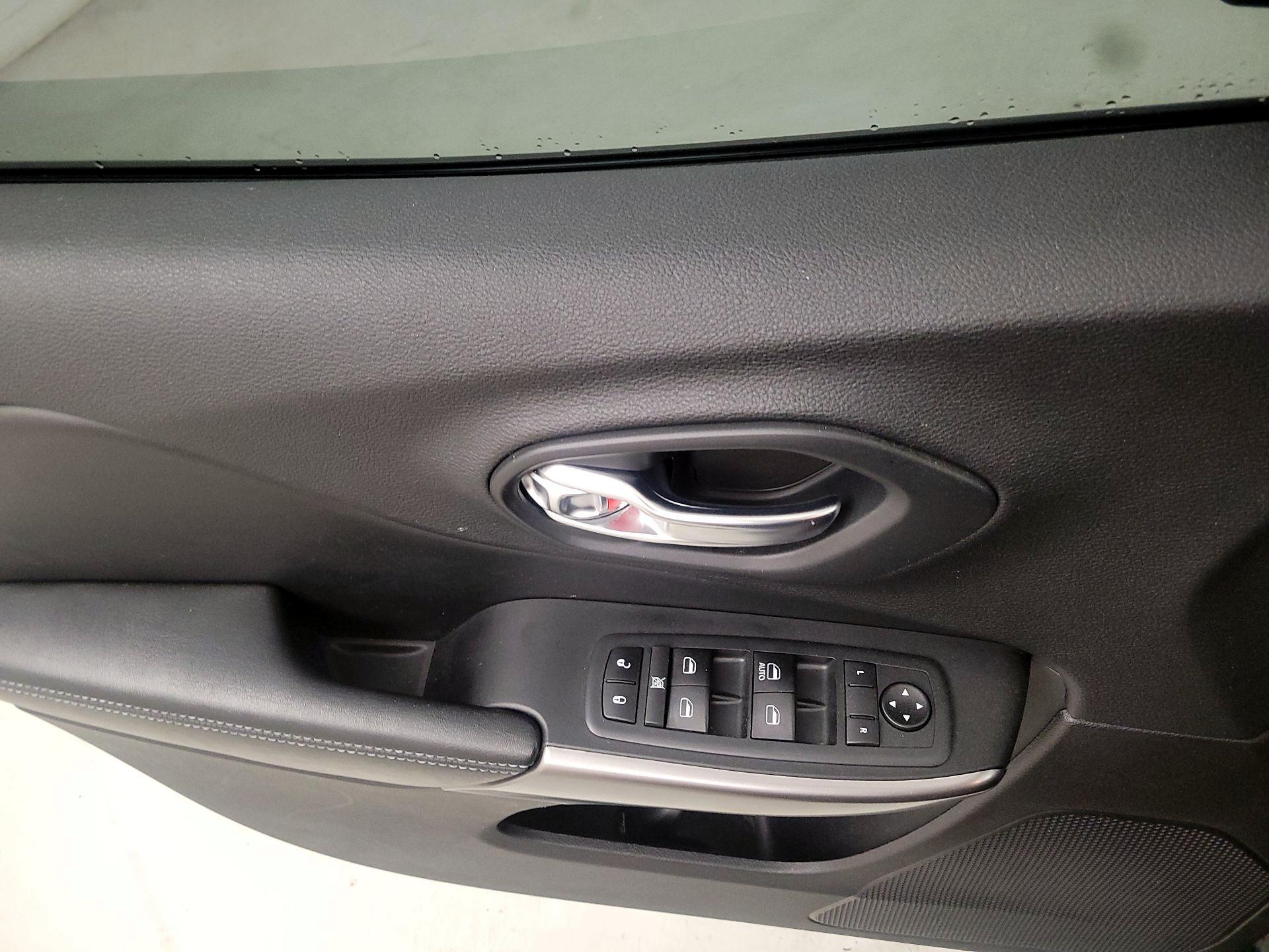 Thumbnail: 2020 Jeep Cherokee - 12