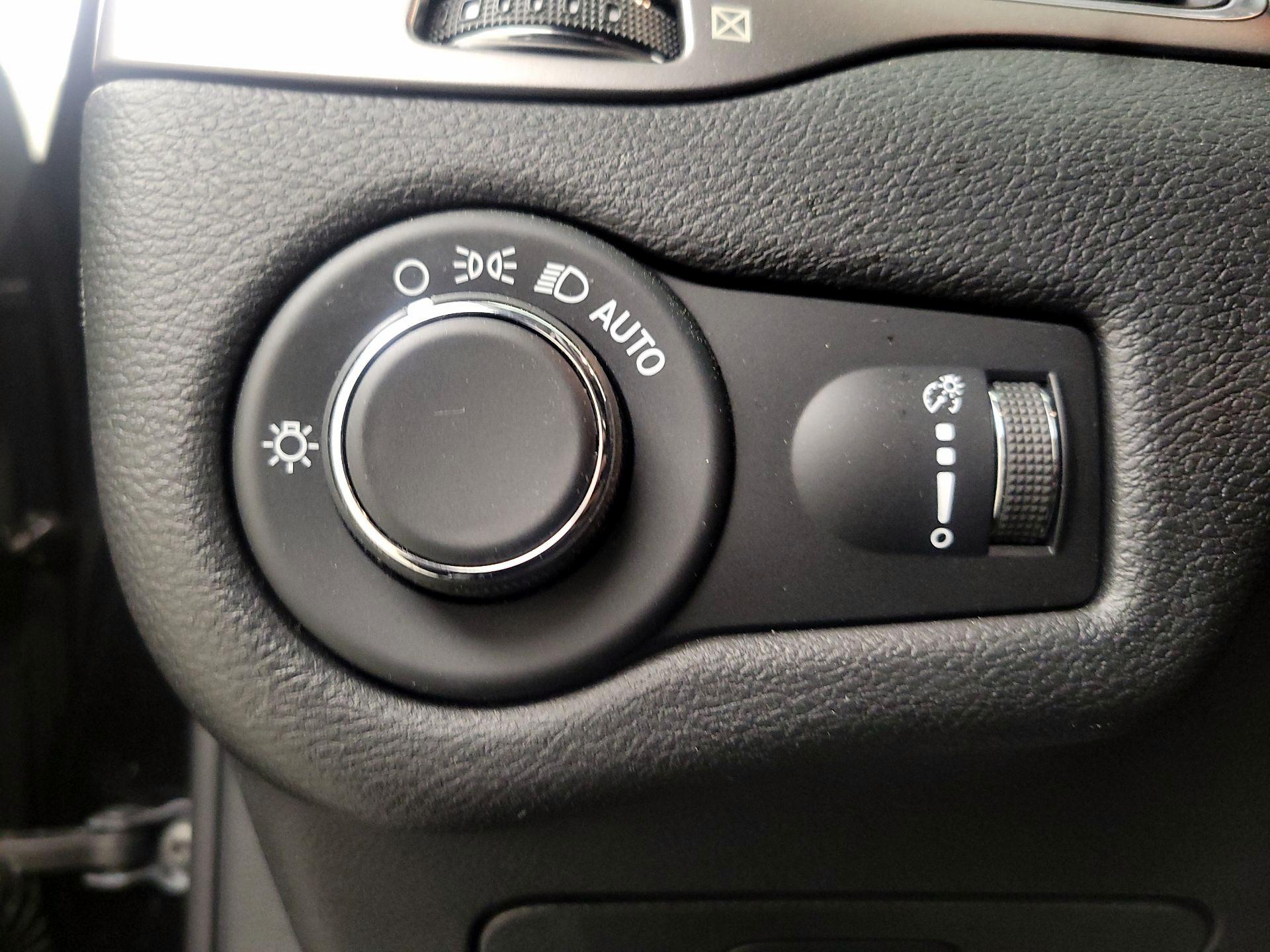 Thumbnail: 2020 Jeep Cherokee - 13