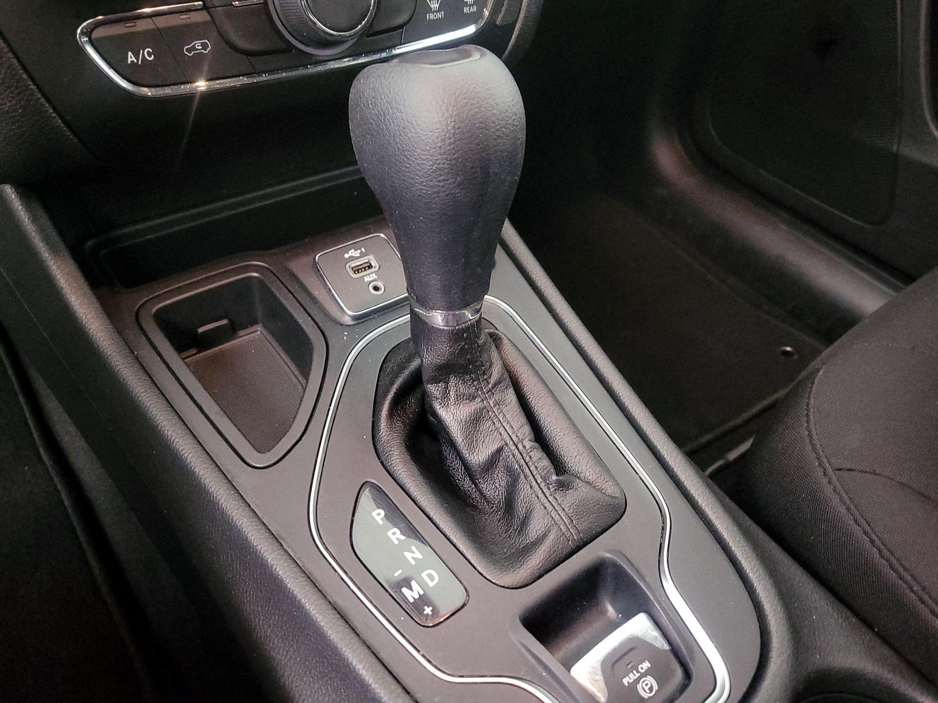 Thumbnail: 2020 Jeep Cherokee - 17