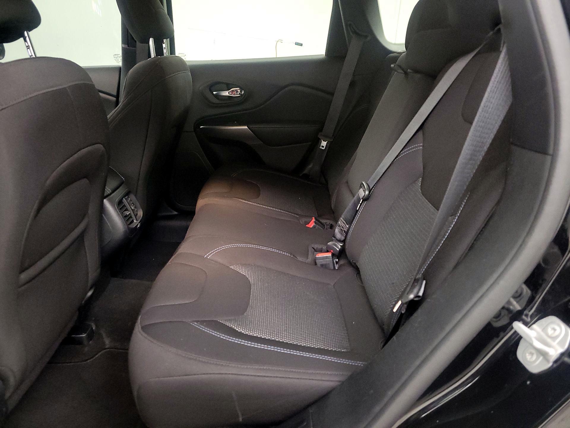 Thumbnail: 2020 Jeep Cherokee - 19