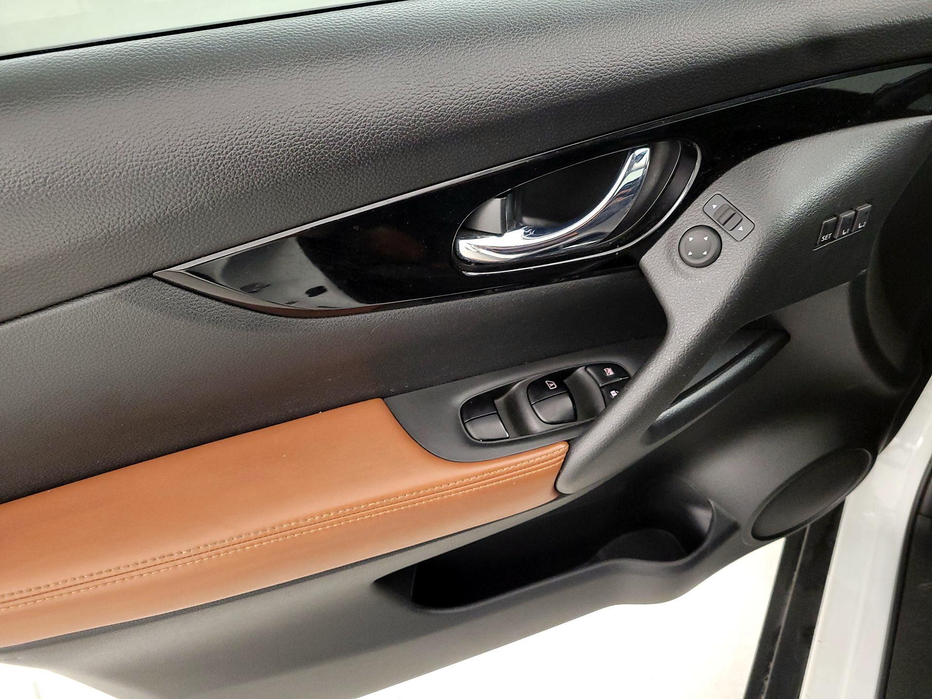 Thumbnail: 2018 Nissan Rogue - 12