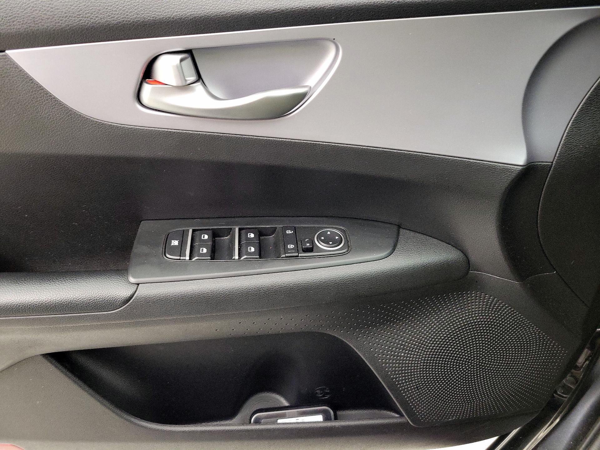 Thumbnail: 2022 Kia Forte - 12