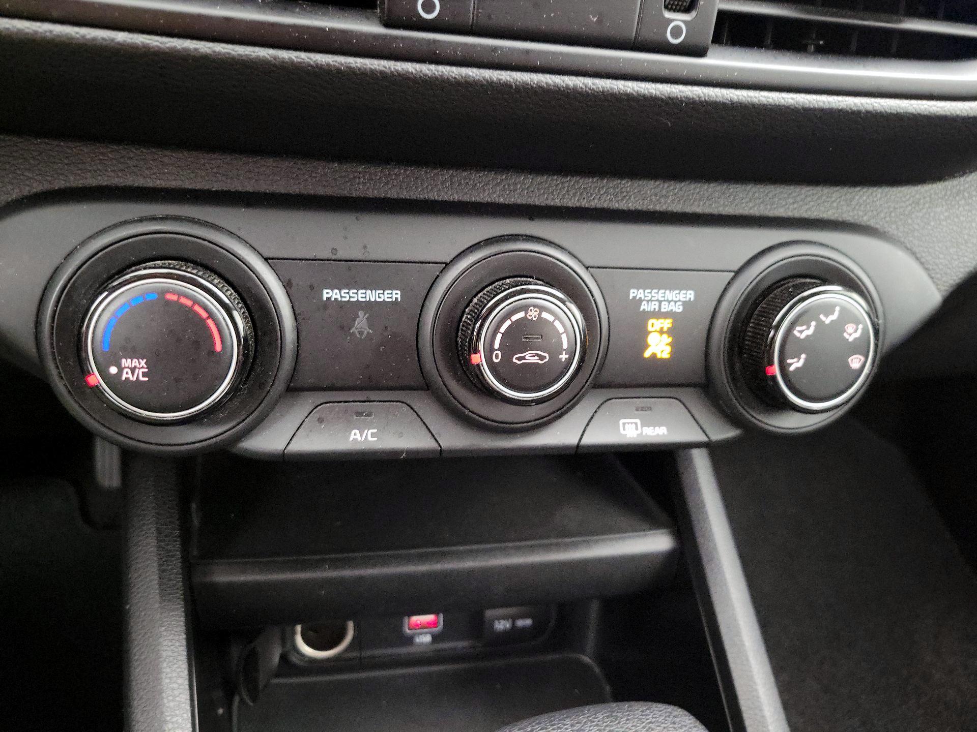 Thumbnail: 2022 Kia Forte - 16