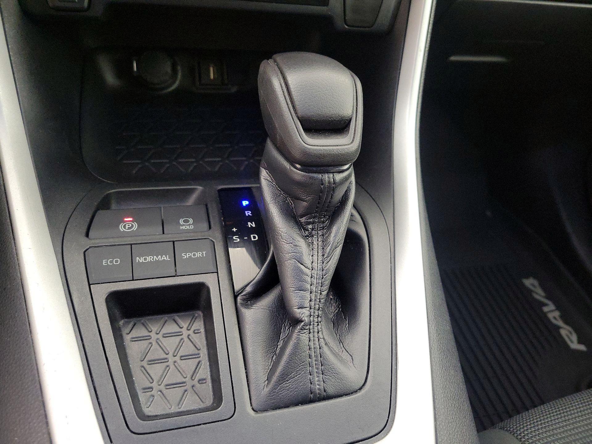 Thumbnail: 2020 Toyota RAV4 - 17