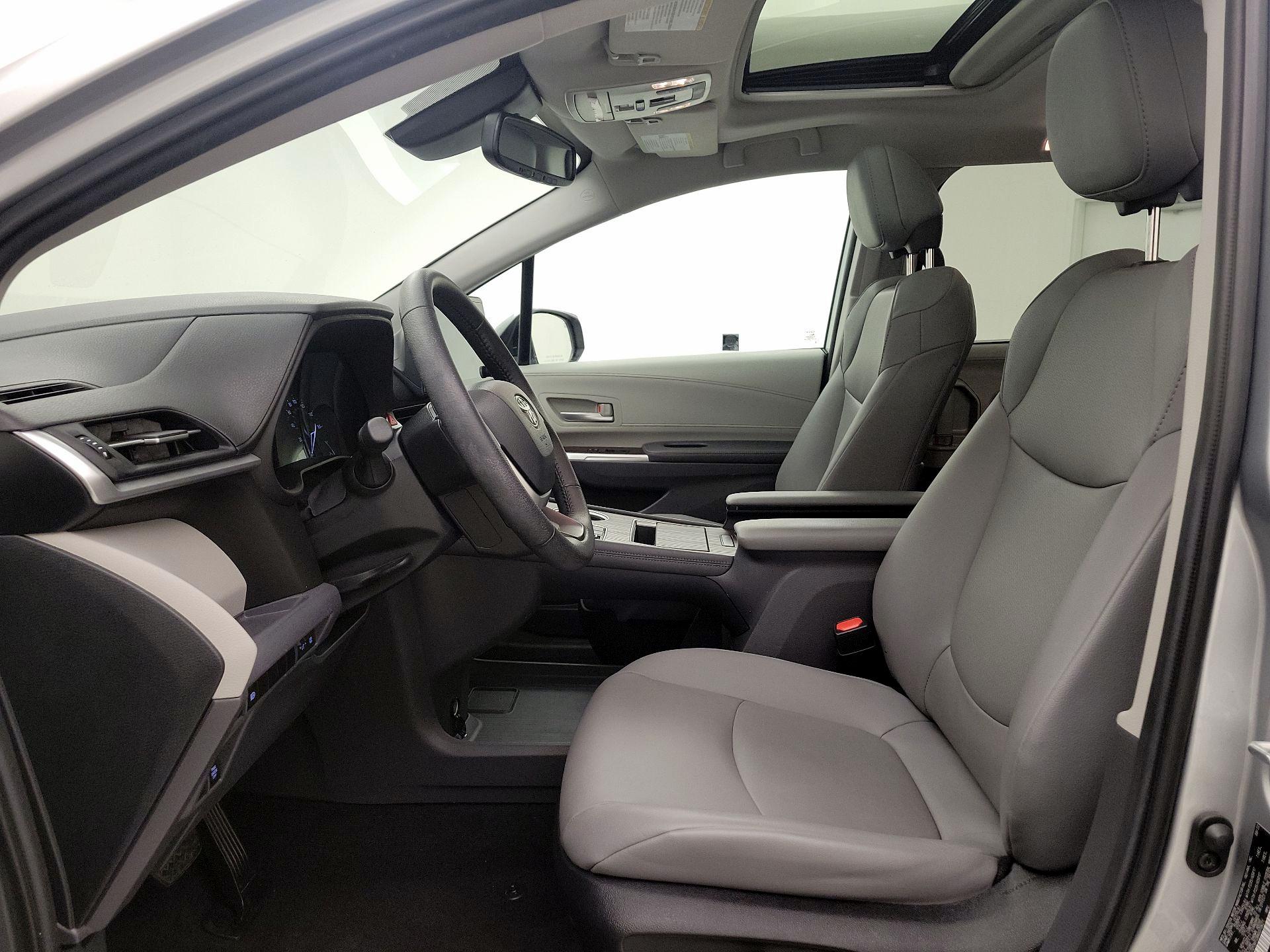 Thumbnail: 2022 Toyota Sienna - 11