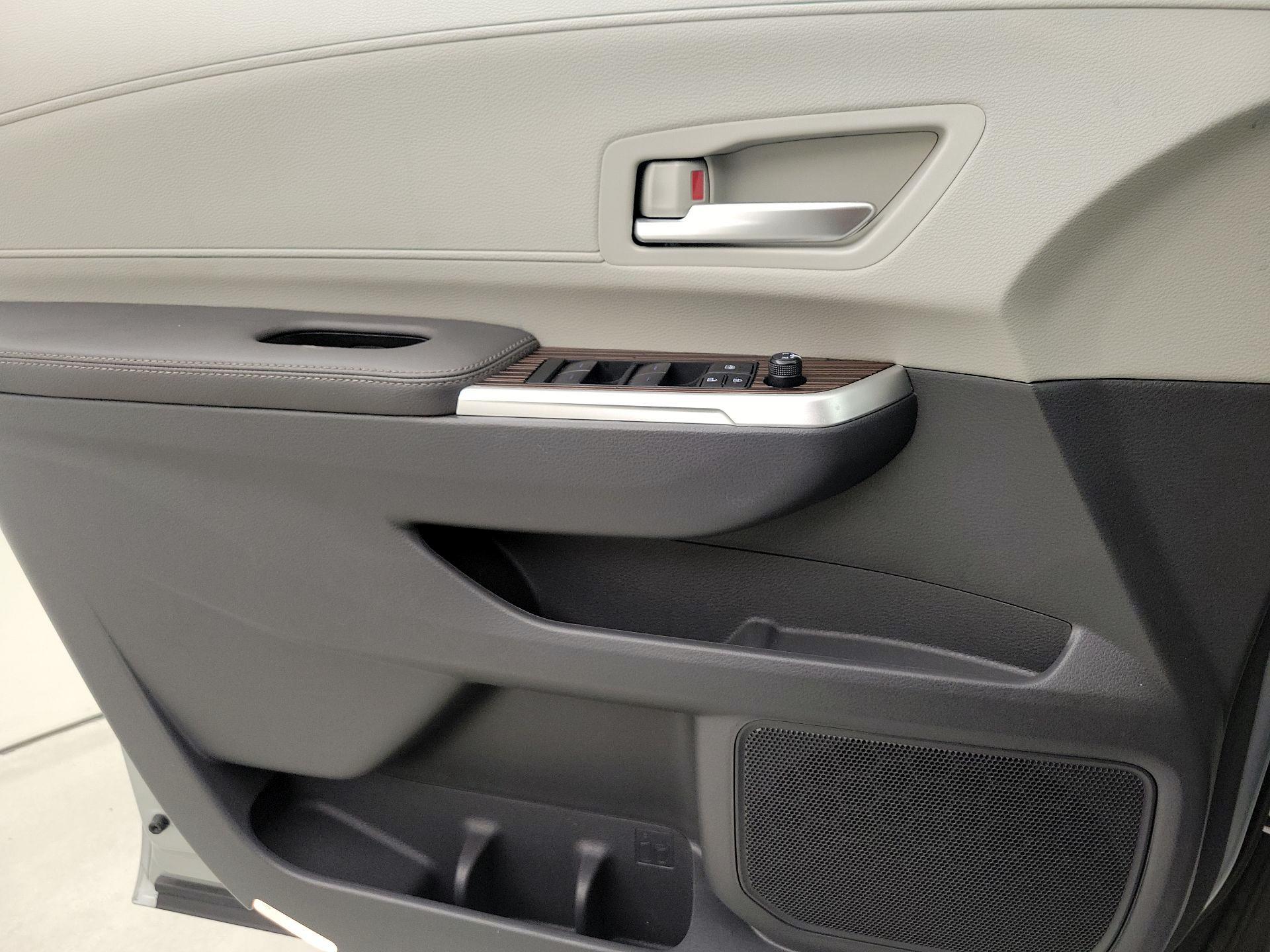 Thumbnail: 2022 Toyota Sienna - 12