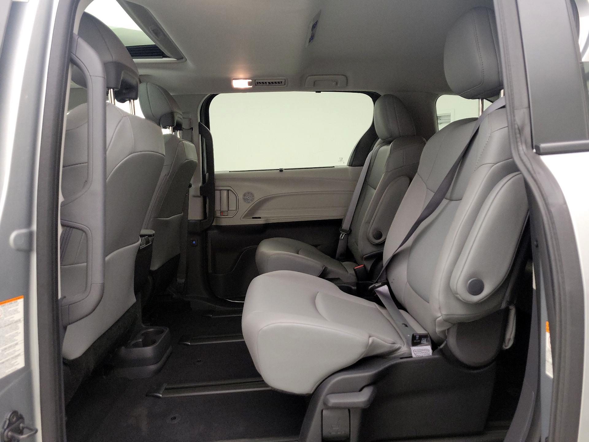 Thumbnail: 2022 Toyota Sienna - 20