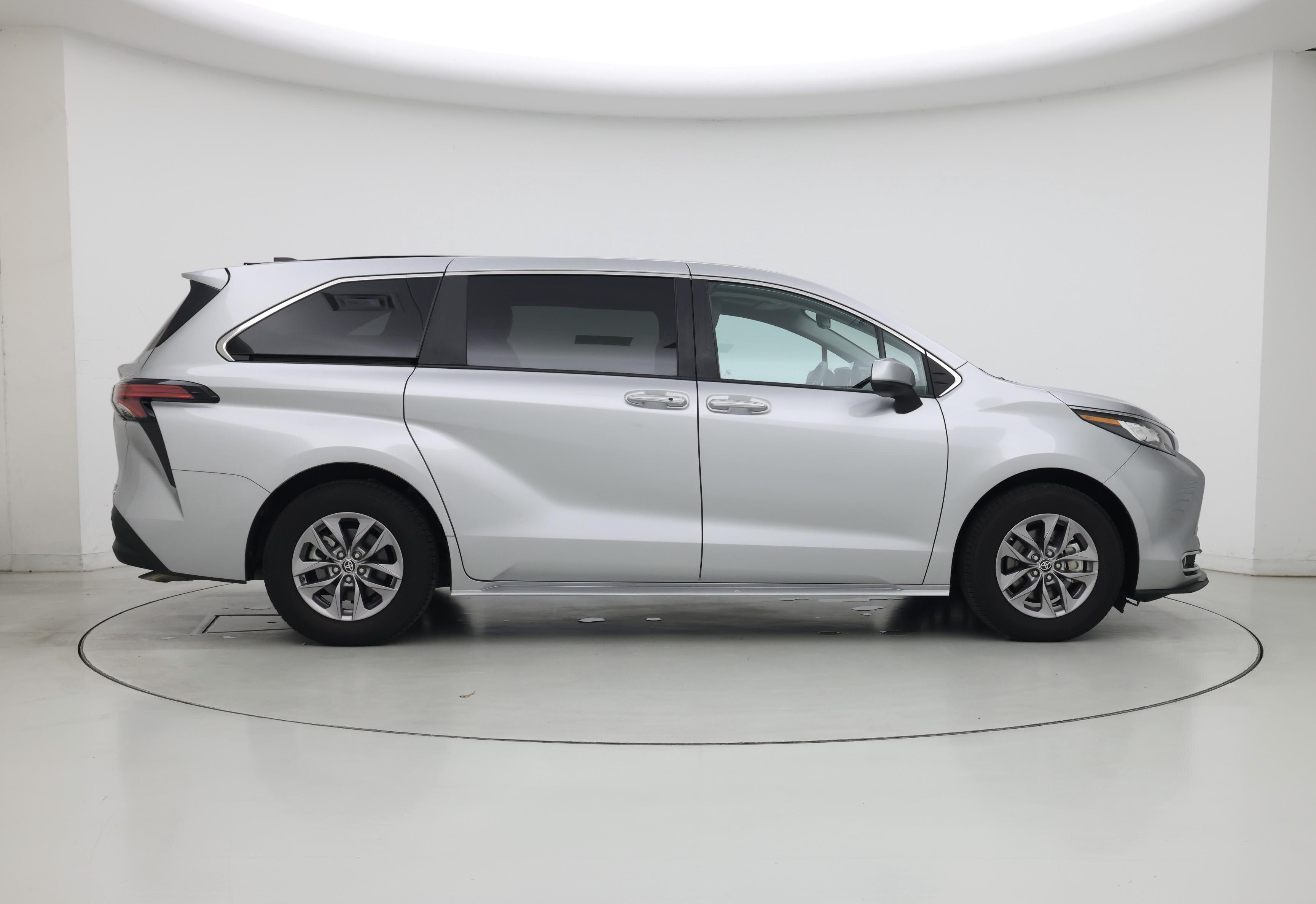 Thumbnail: 2022 Toyota Sienna - 7