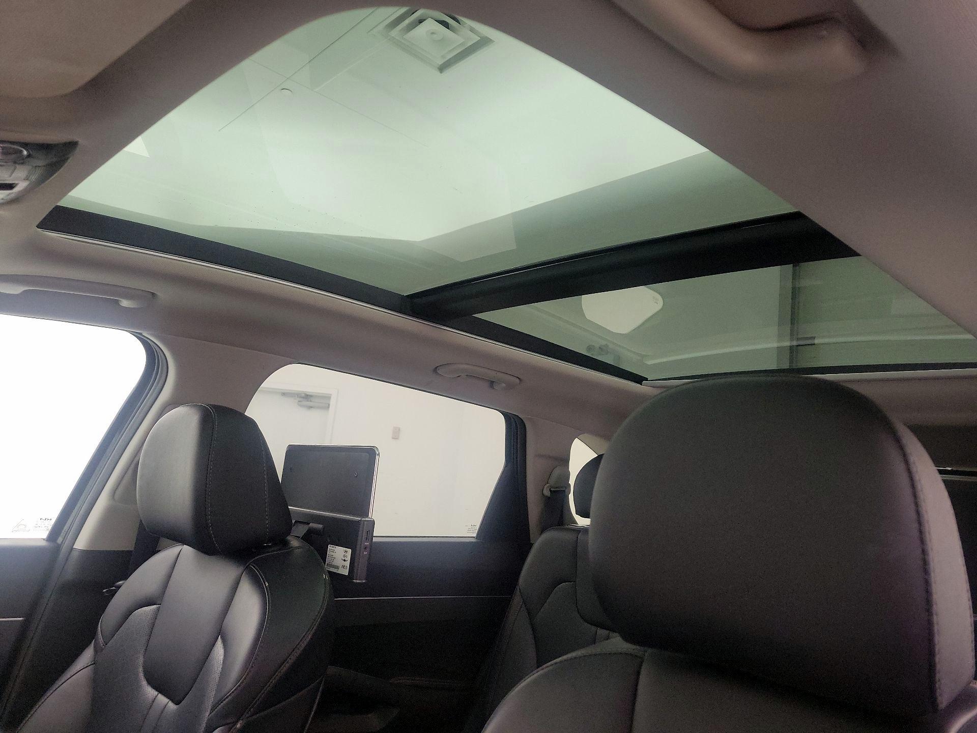 Thumbnail: 2023 Kia Sorento - 20