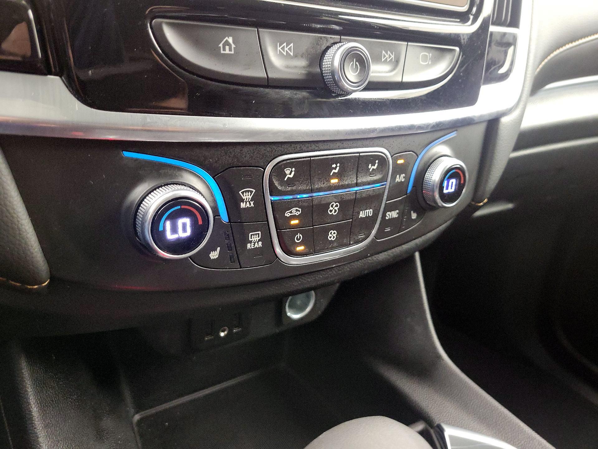 Thumbnail: 2021 Chevrolet Traverse - 16