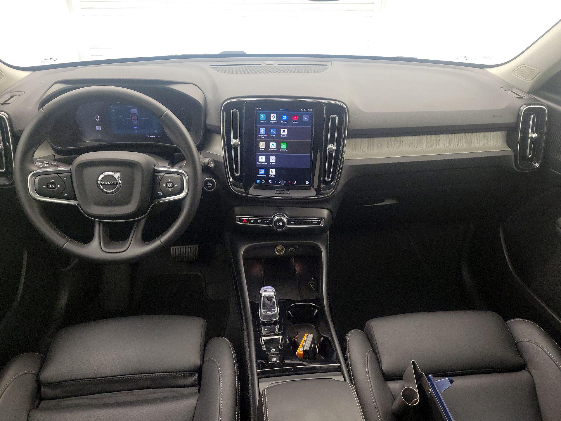 Thumbnail: 2025 Volvo XC40 - 9