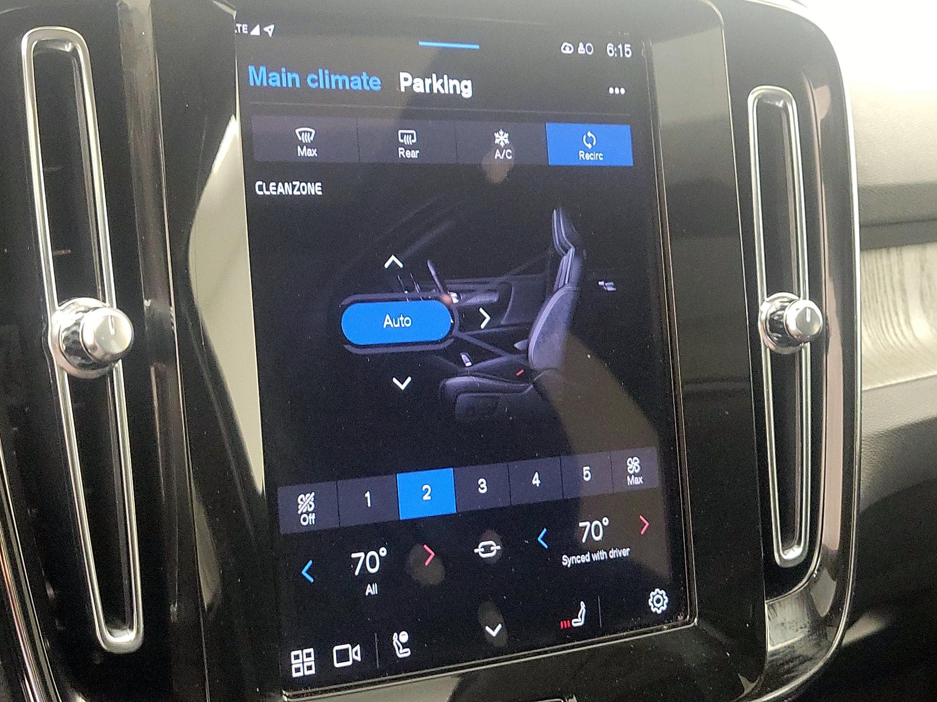 Thumbnail: 2025 Volvo XC40 - 16