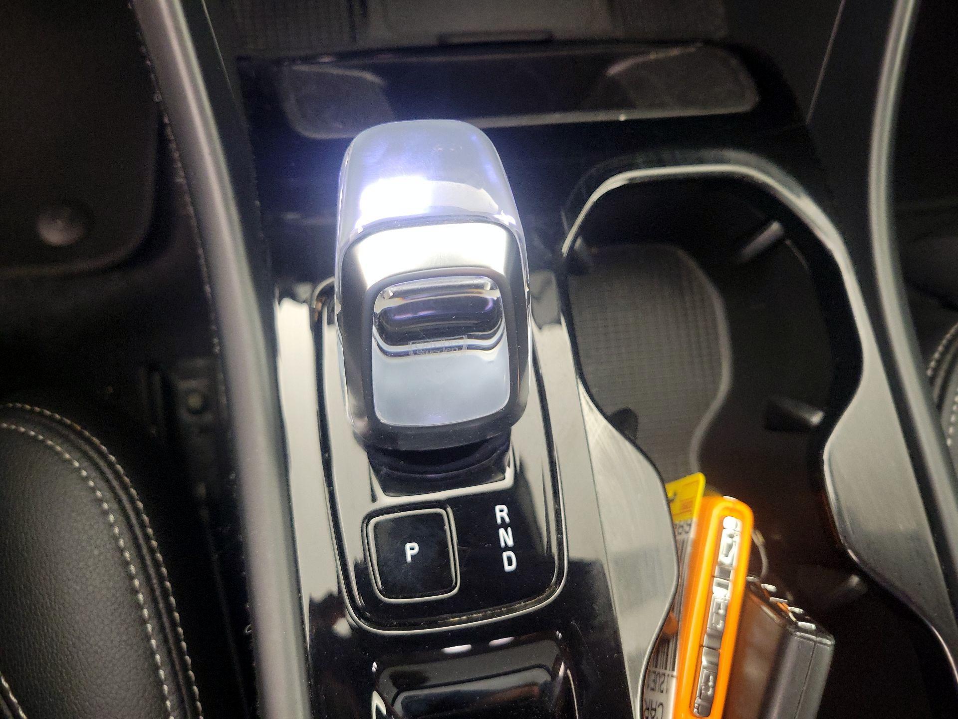 Thumbnail: 2025 Volvo XC40 - 17