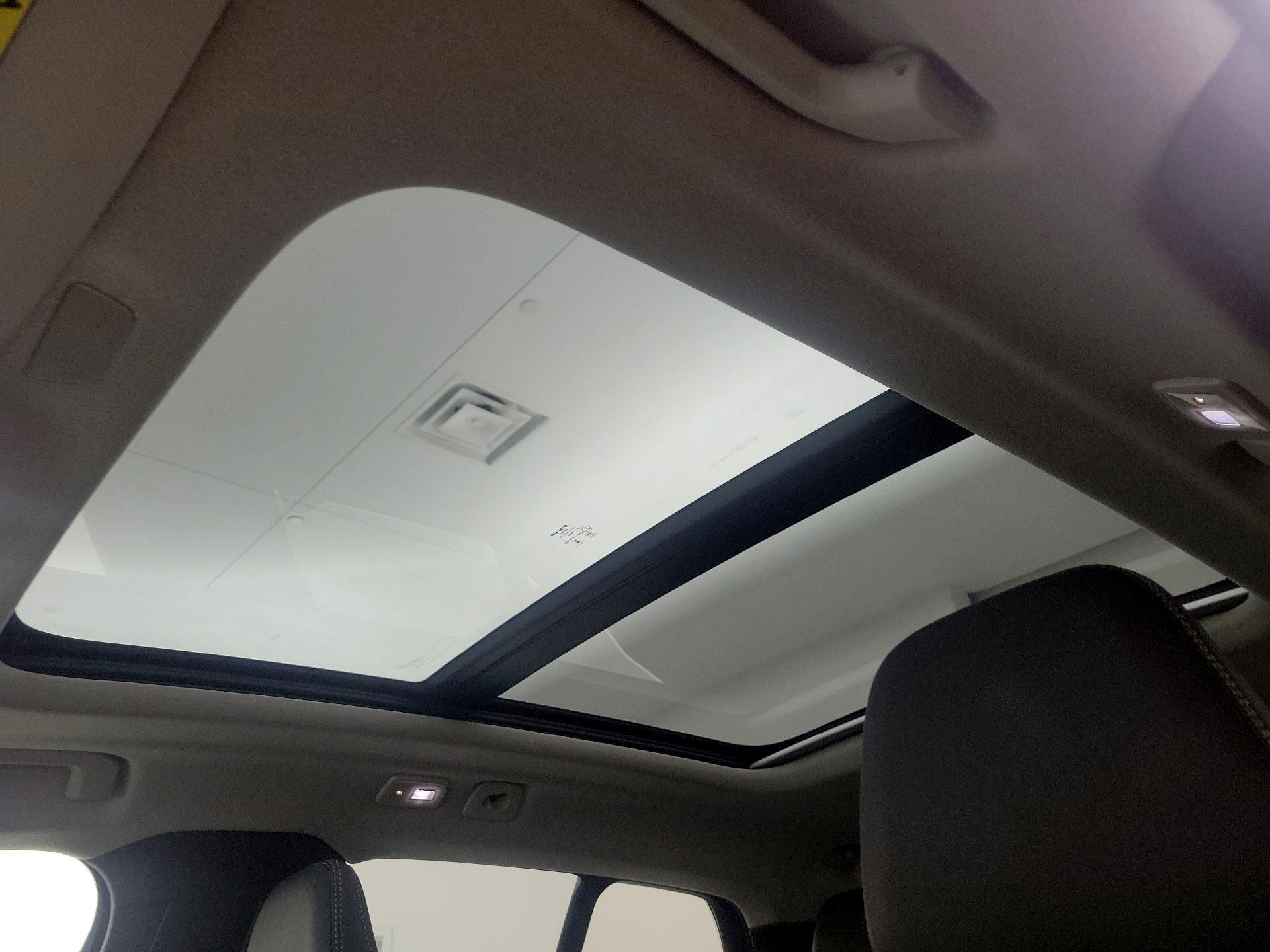 Thumbnail: 2025 Volvo XC40 - 19