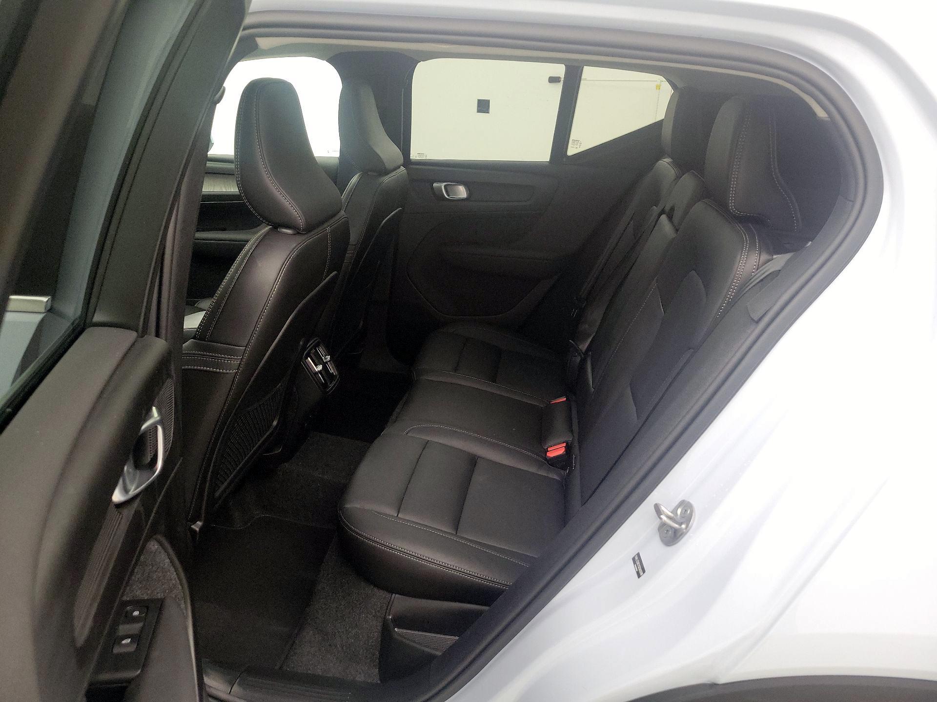 Thumbnail: 2025 Volvo XC40 - 20