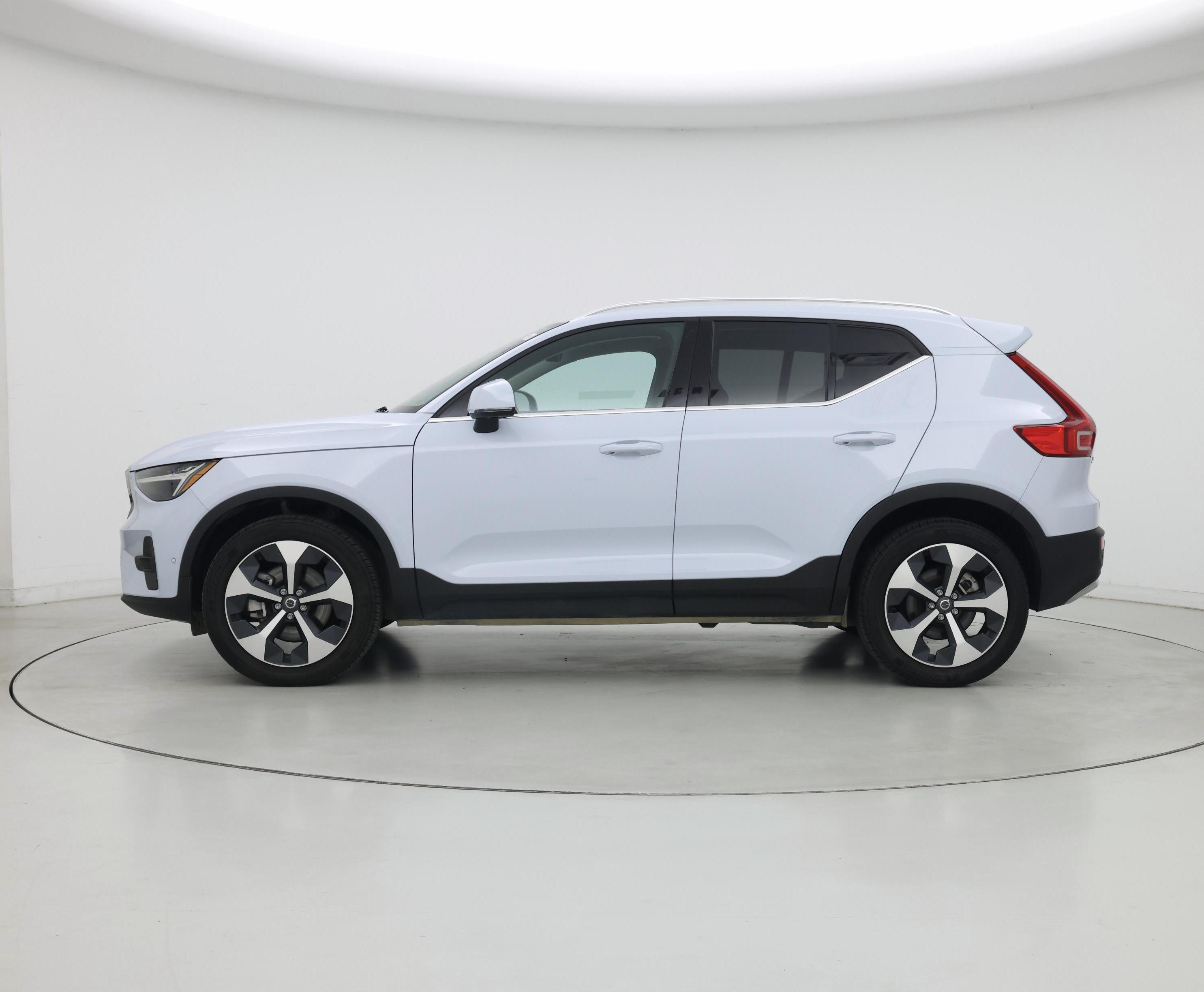 Thumbnail: 2025 Volvo XC40 - 3