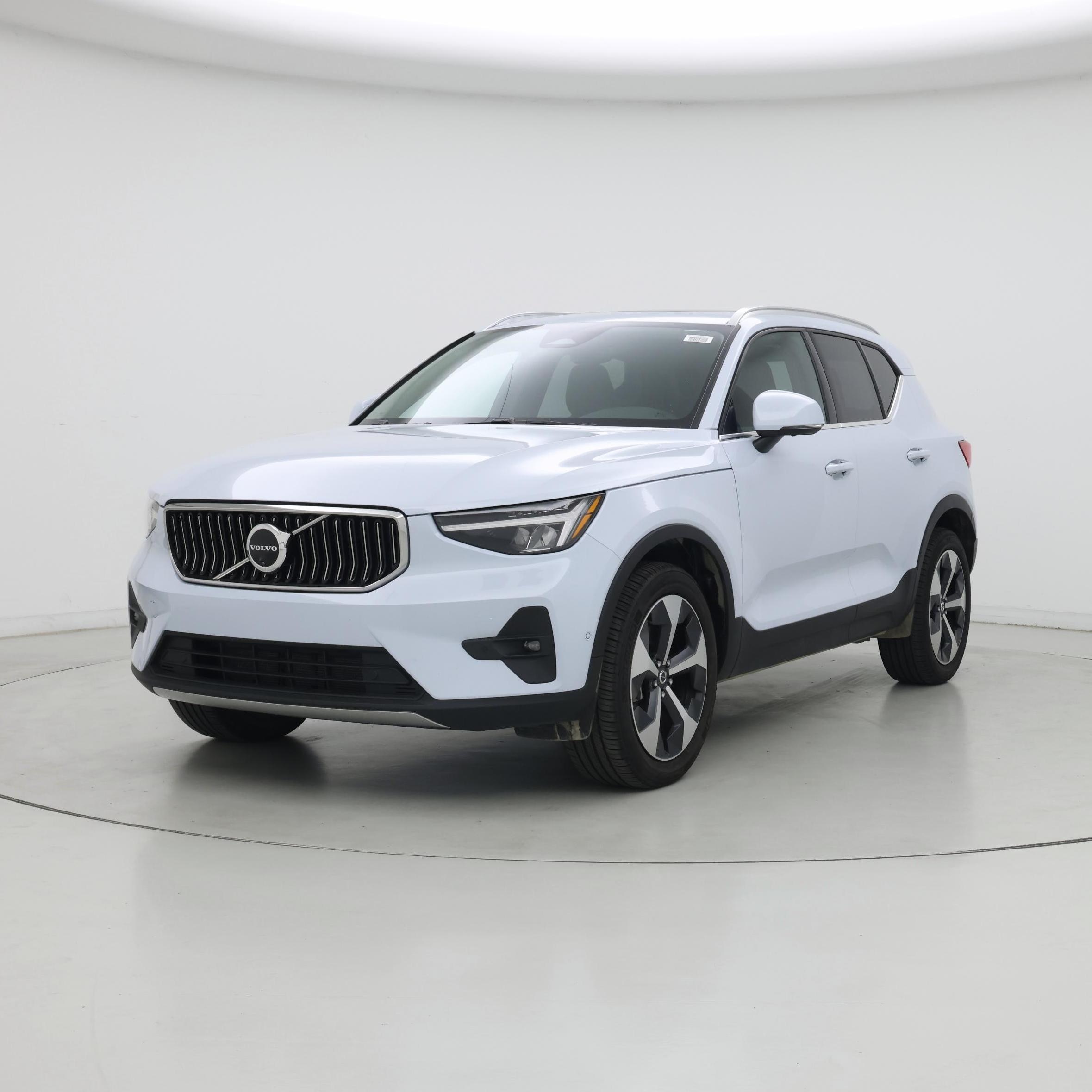 Thumbnail: 2025 Volvo XC40 - 4