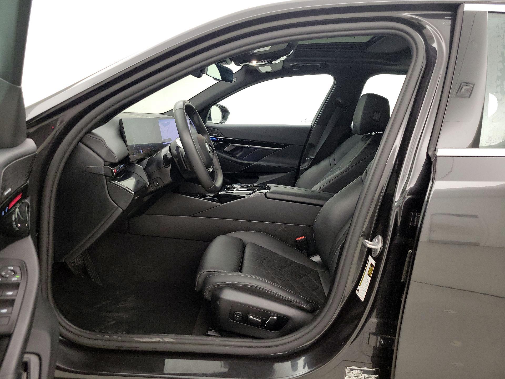 Thumbnail: 2025 BMW 5 Series - 11