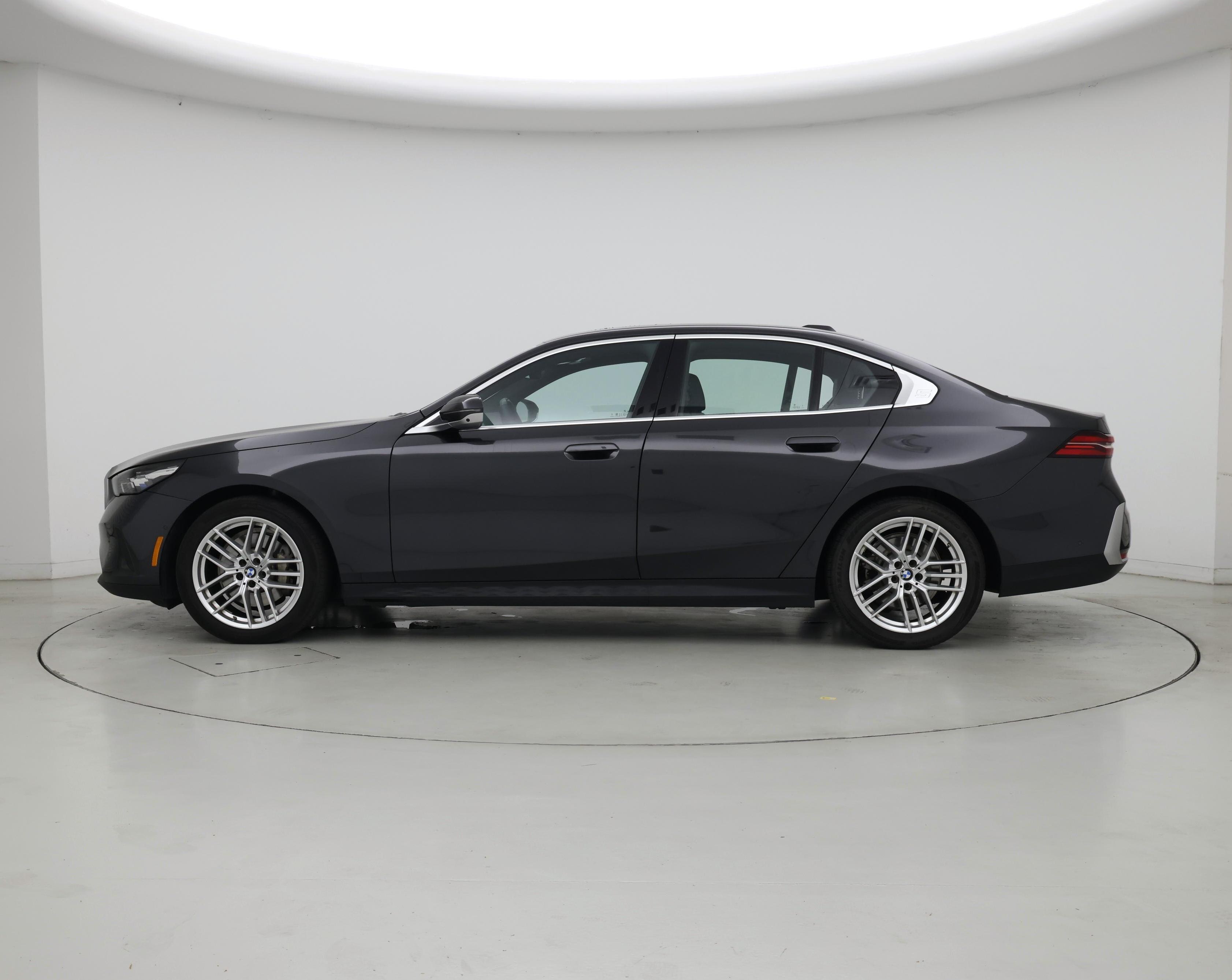 Thumbnail: 2025 BMW 5 Series - 3