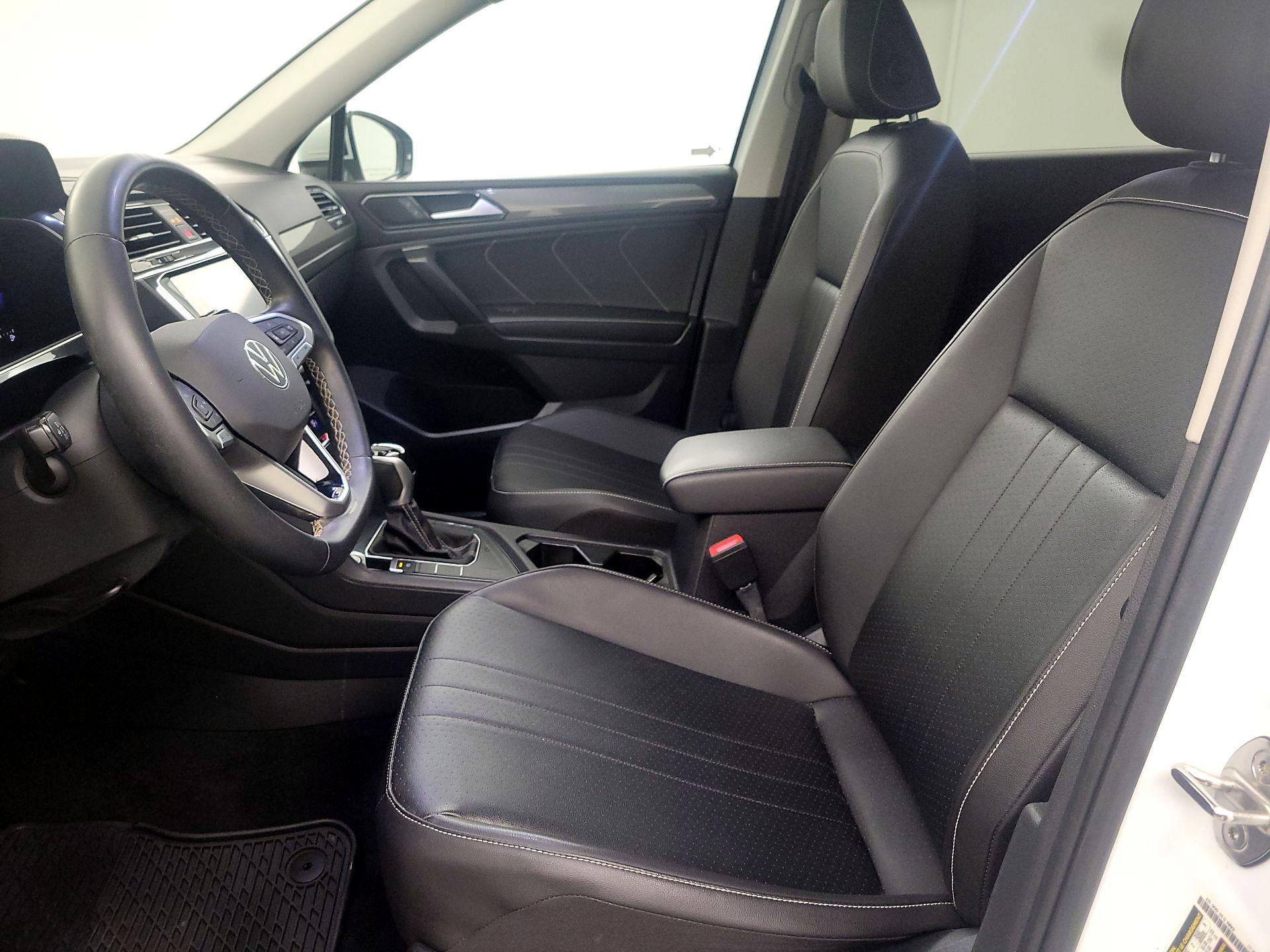 Thumbnail: 2022 Volkswagen Tiguan - 11