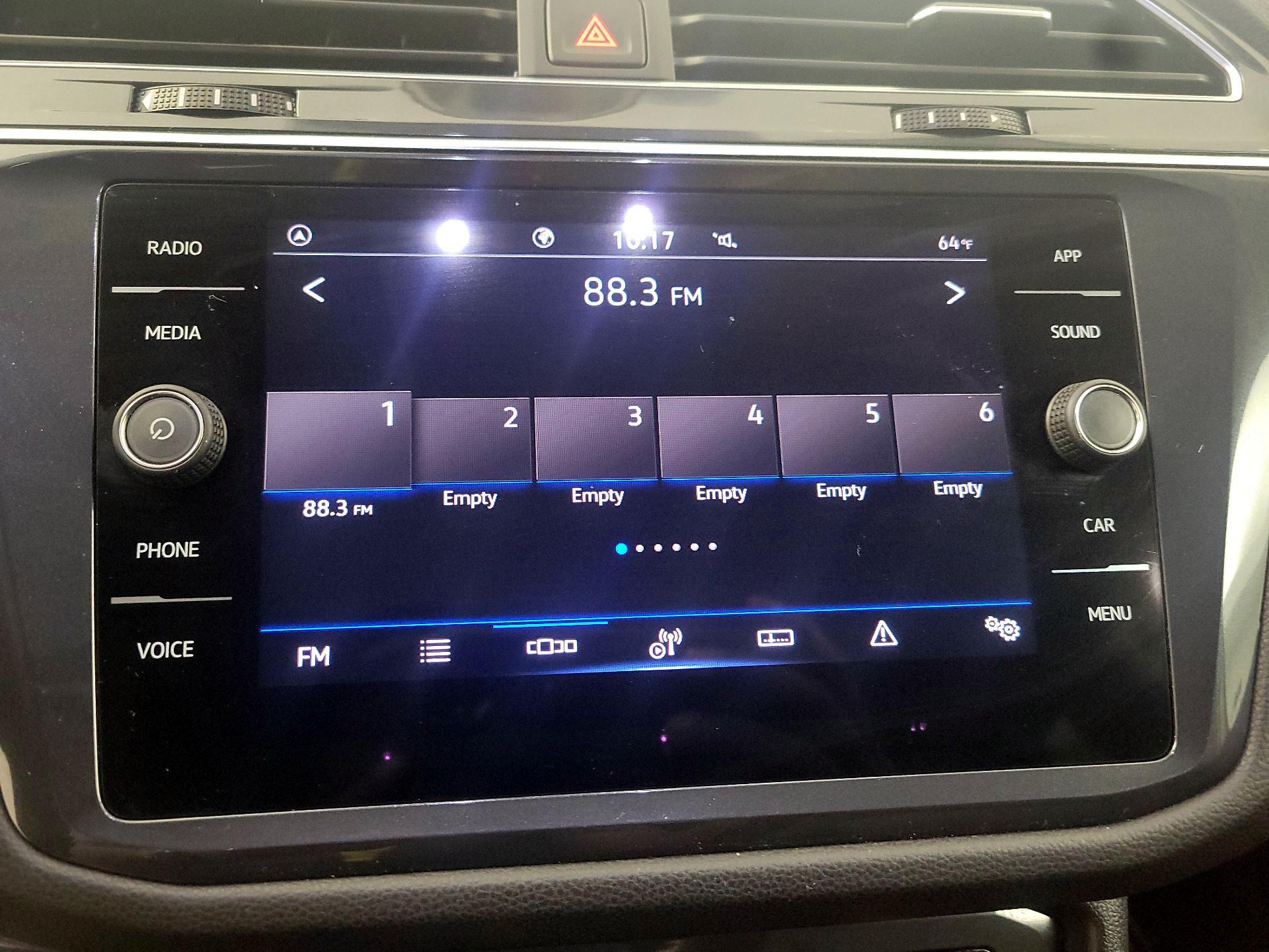 Thumbnail: 2022 Volkswagen Tiguan - 15