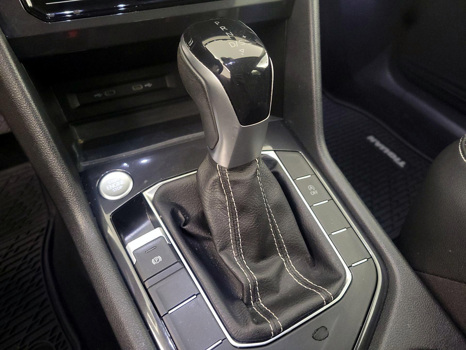 Thumbnail: 2022 Volkswagen Tiguan - 17