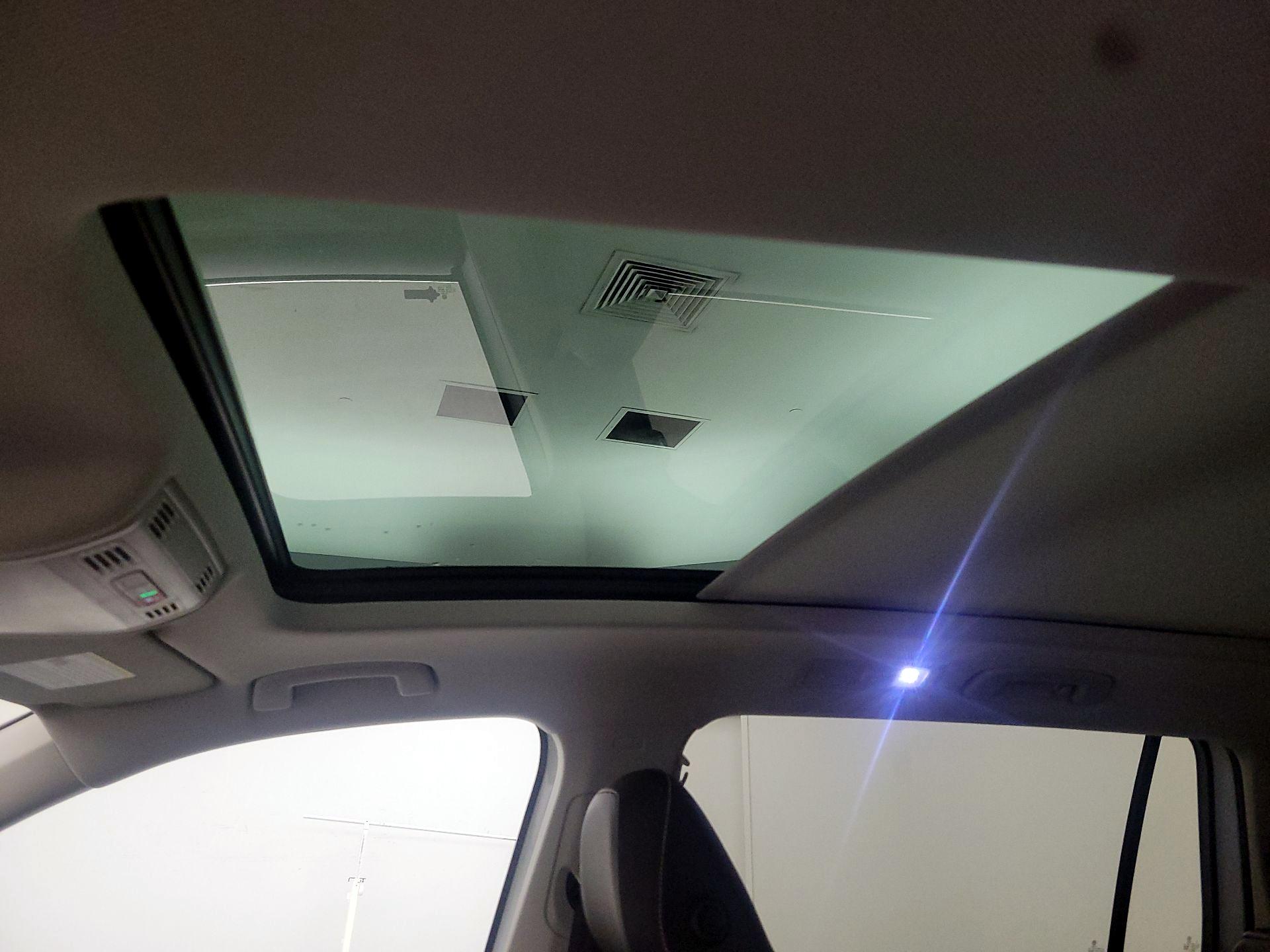 Thumbnail: 2022 Volkswagen Tiguan - 19