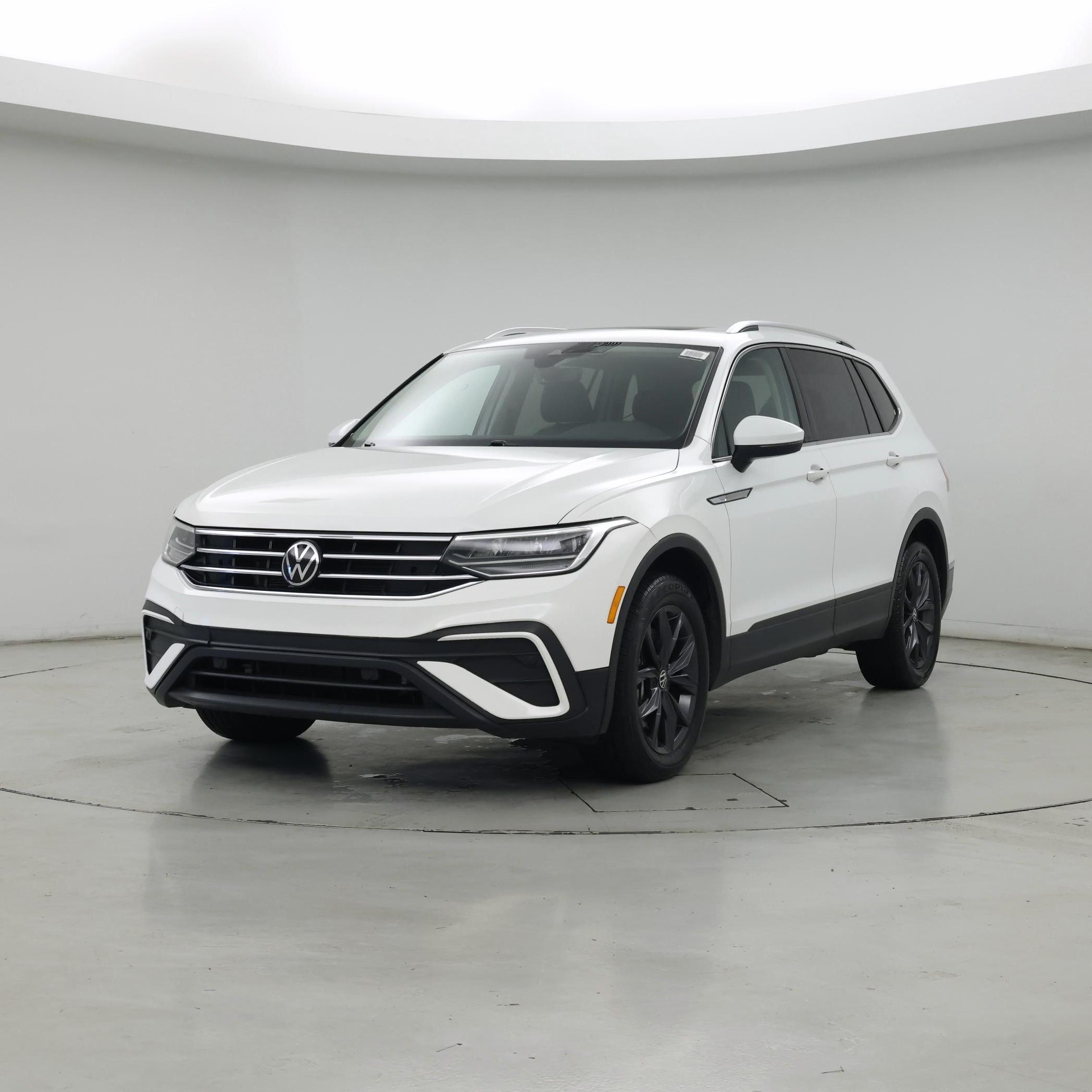 Thumbnail: 2022 Volkswagen Tiguan - 4
