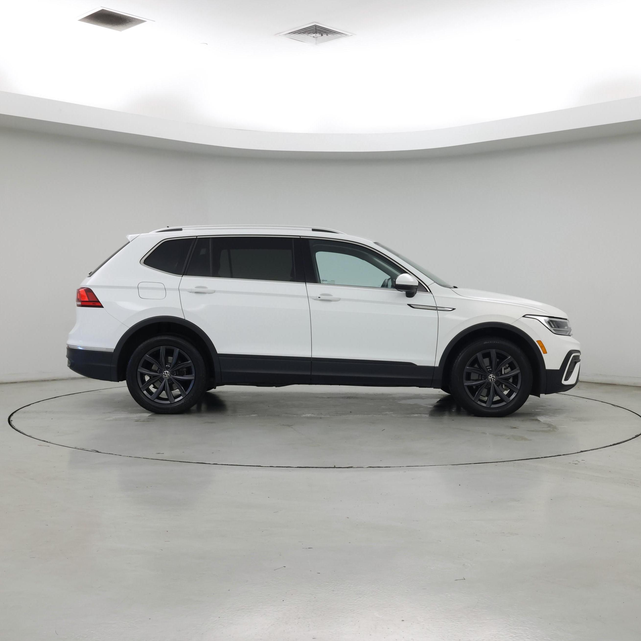 Thumbnail: 2022 Volkswagen Tiguan - 7