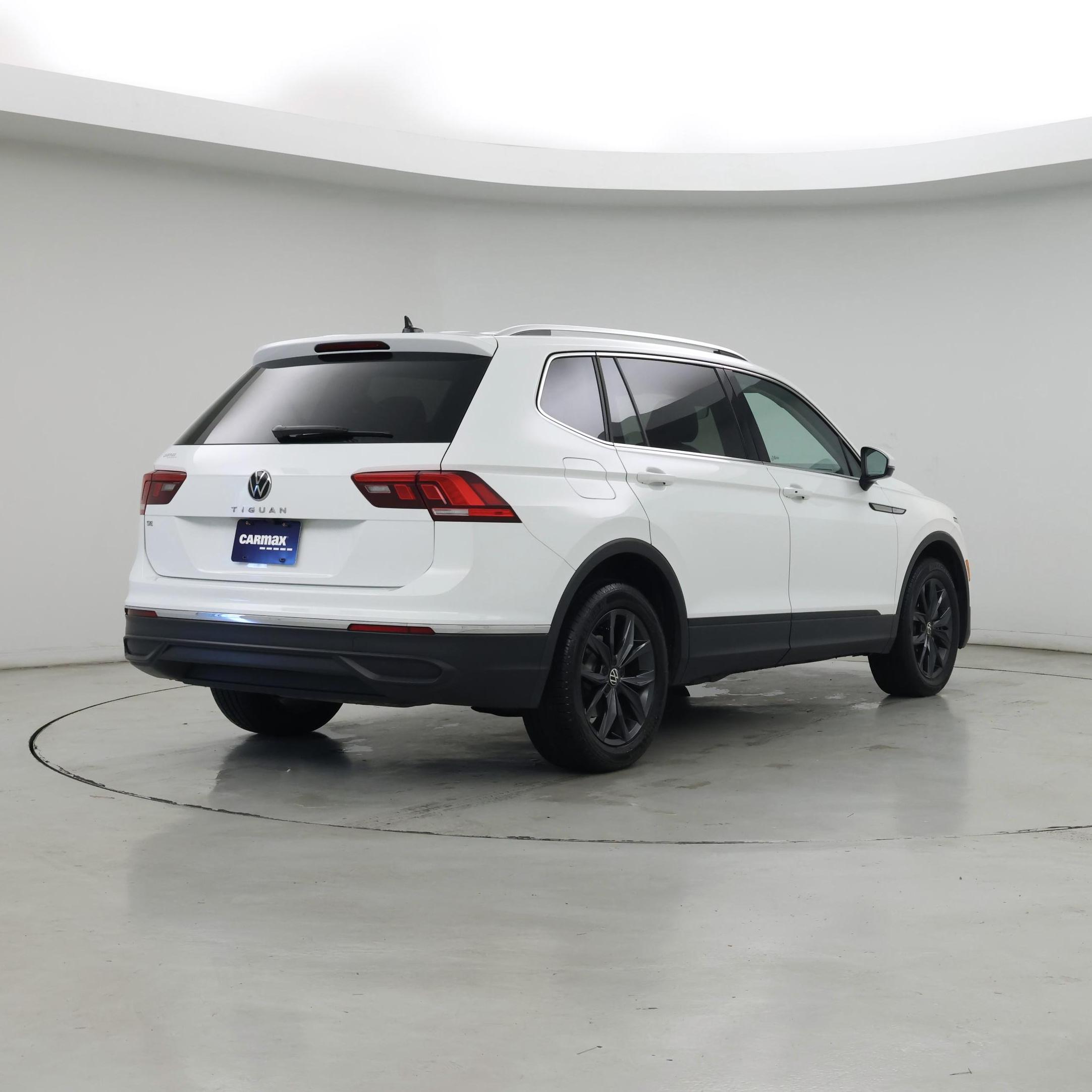 Thumbnail: 2022 Volkswagen Tiguan - 8