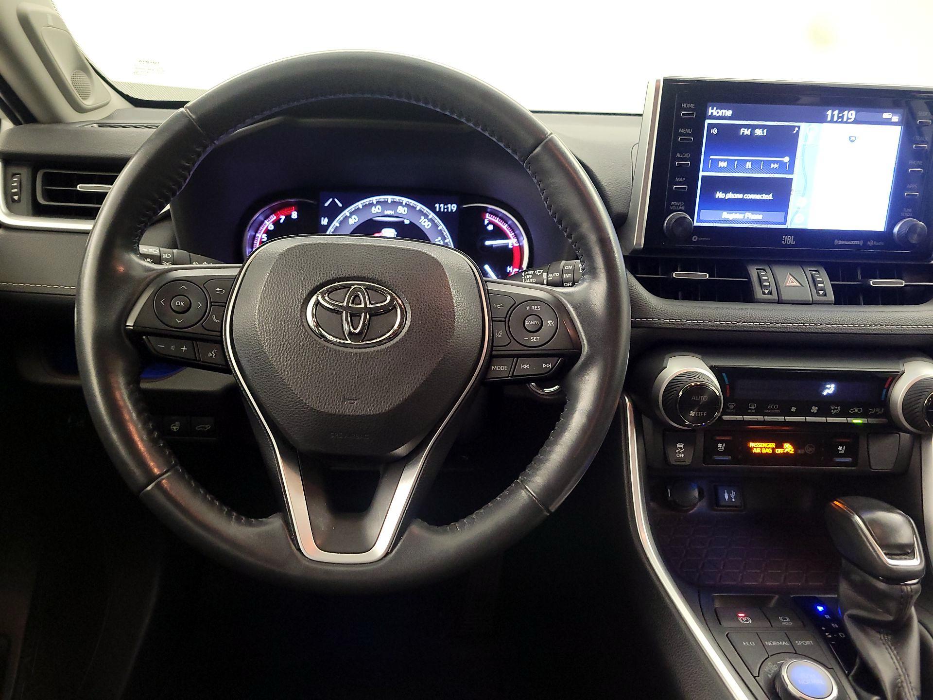 Thumbnail: 2019 Toyota RAV4 - 10