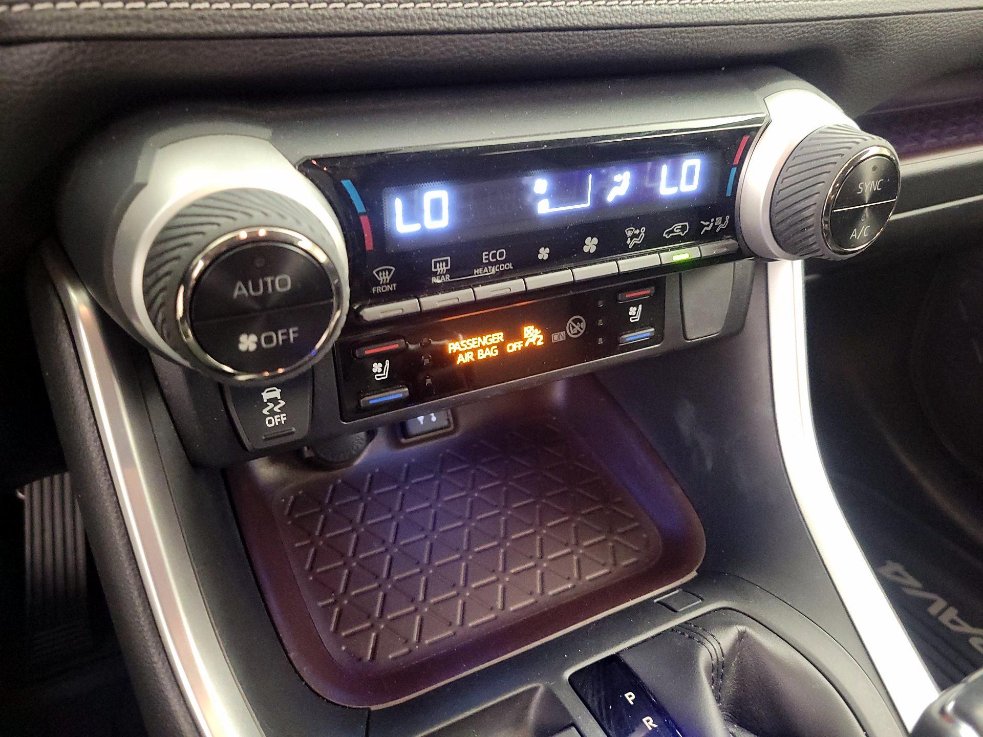 Thumbnail: 2019 Toyota RAV4 - 17