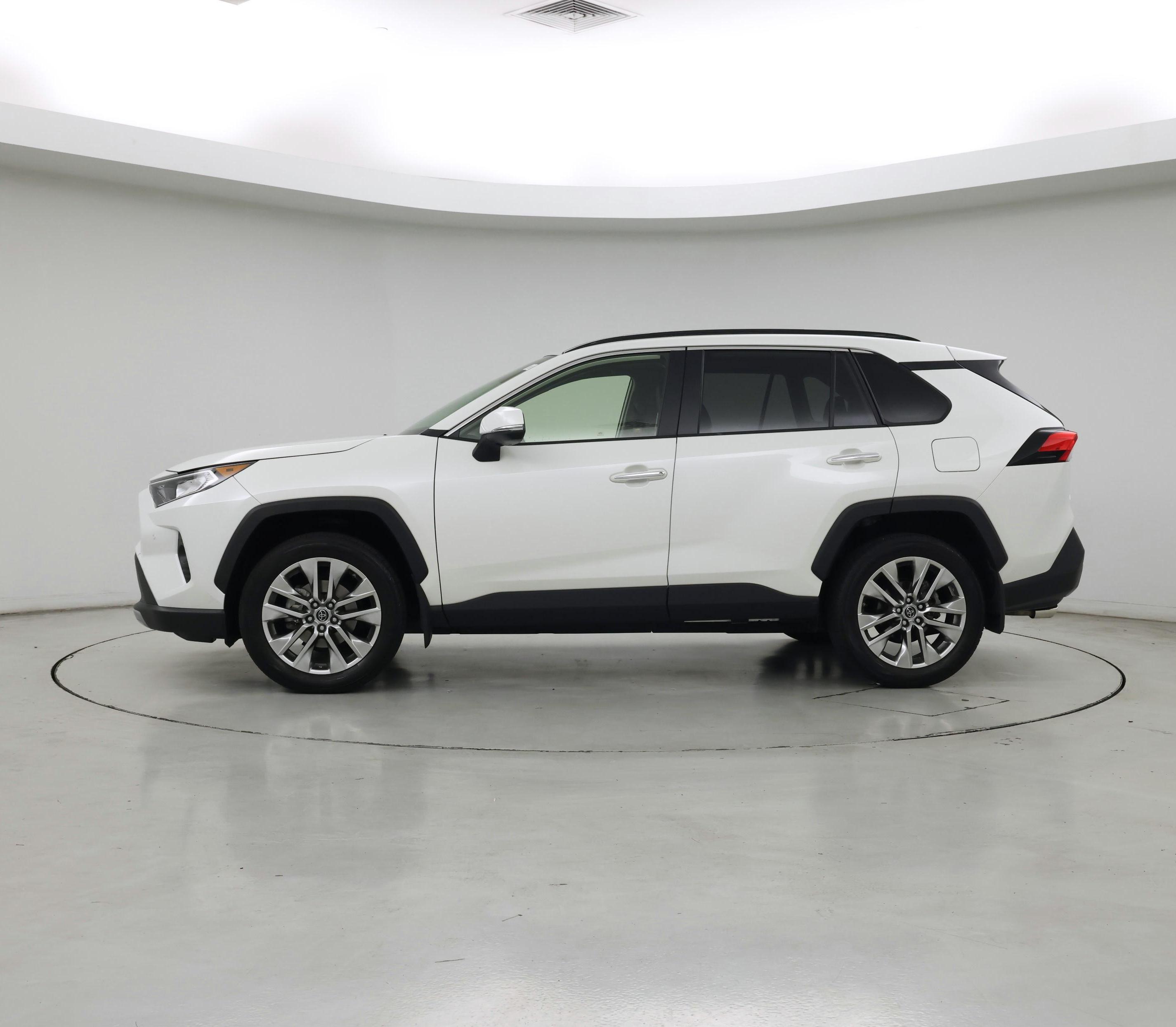 Thumbnail: 2019 Toyota RAV4 - 3