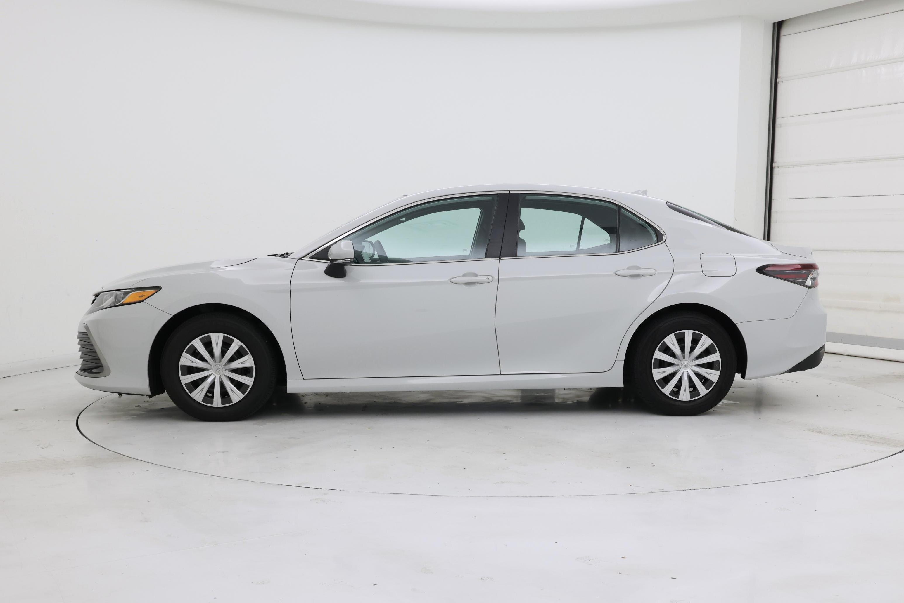 Thumbnail: 2022 Toyota Camry - 3