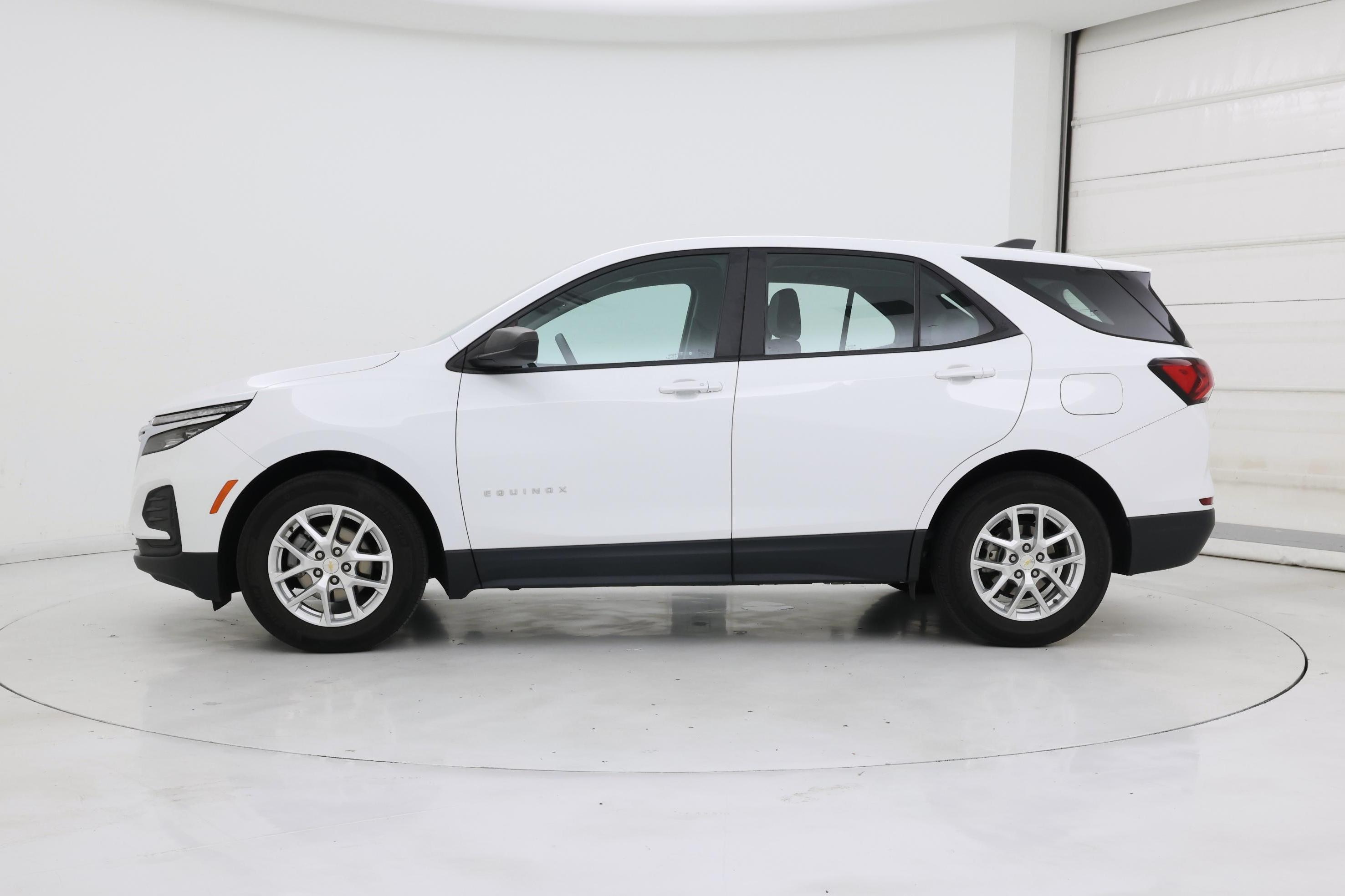 Thumbnail: 2022 Chevrolet Equinox - 3