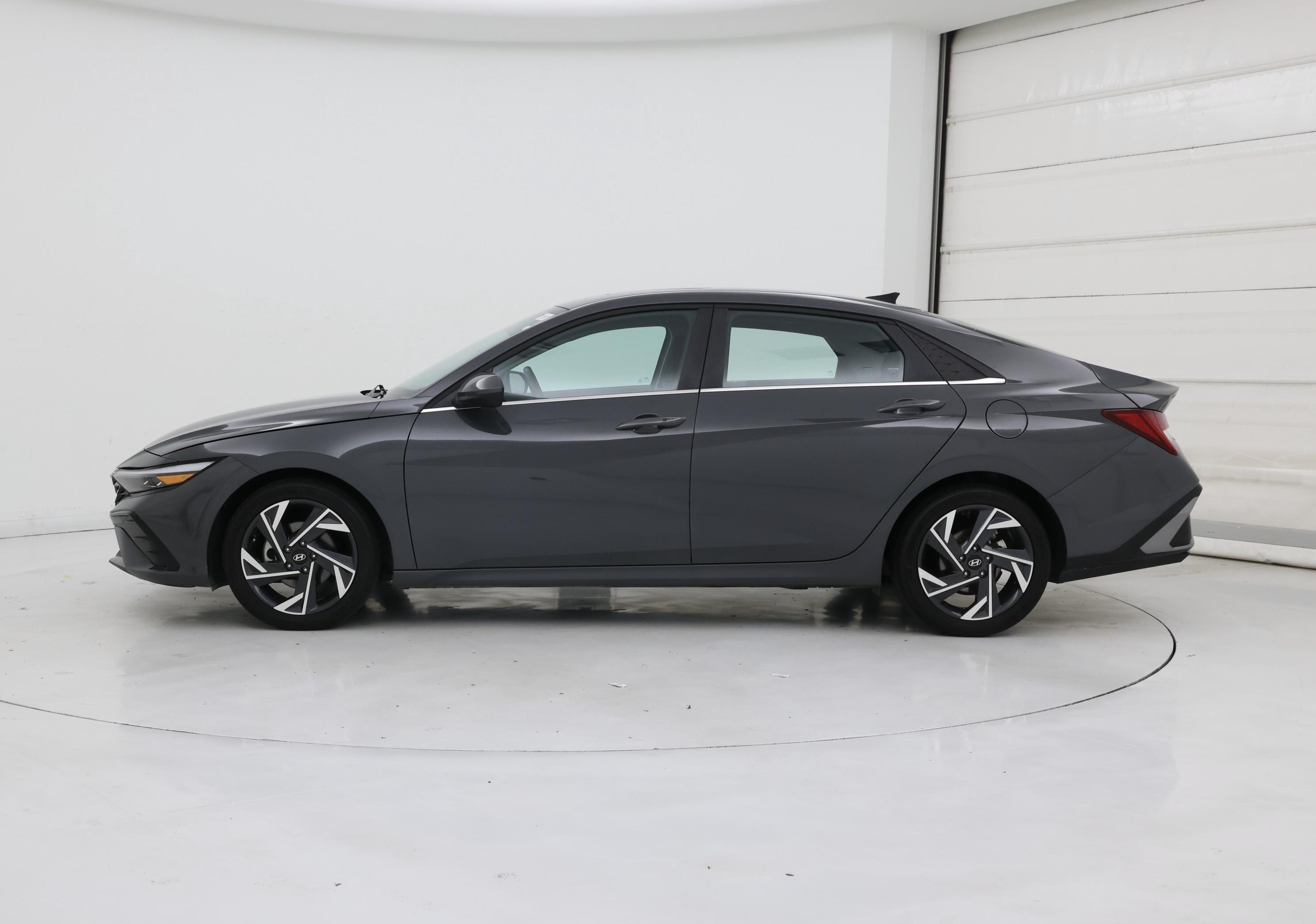 Thumbnail: 2024 Hyundai Elantra - 3