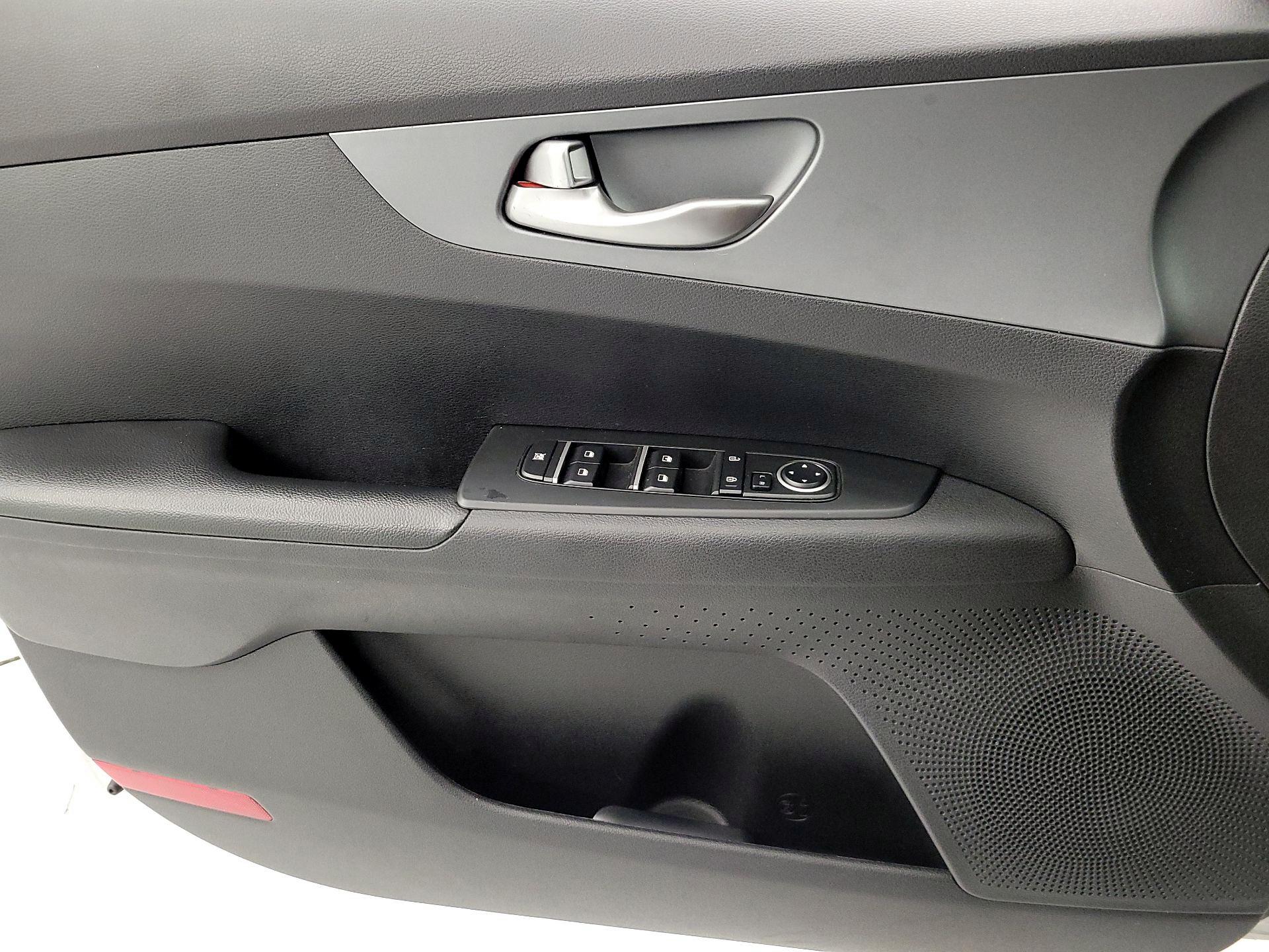 Thumbnail: 2021 Kia Forte - 12