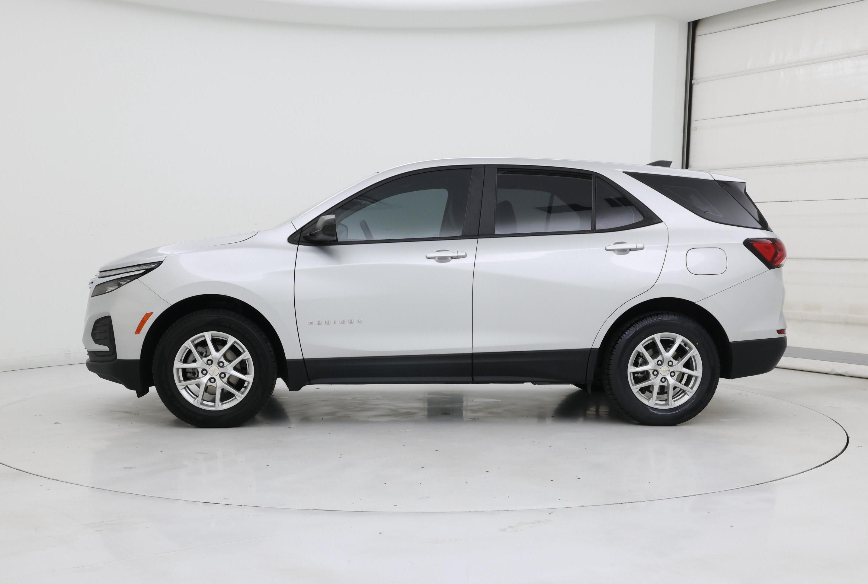 Thumbnail: 2022 Chevrolet Equinox - 3