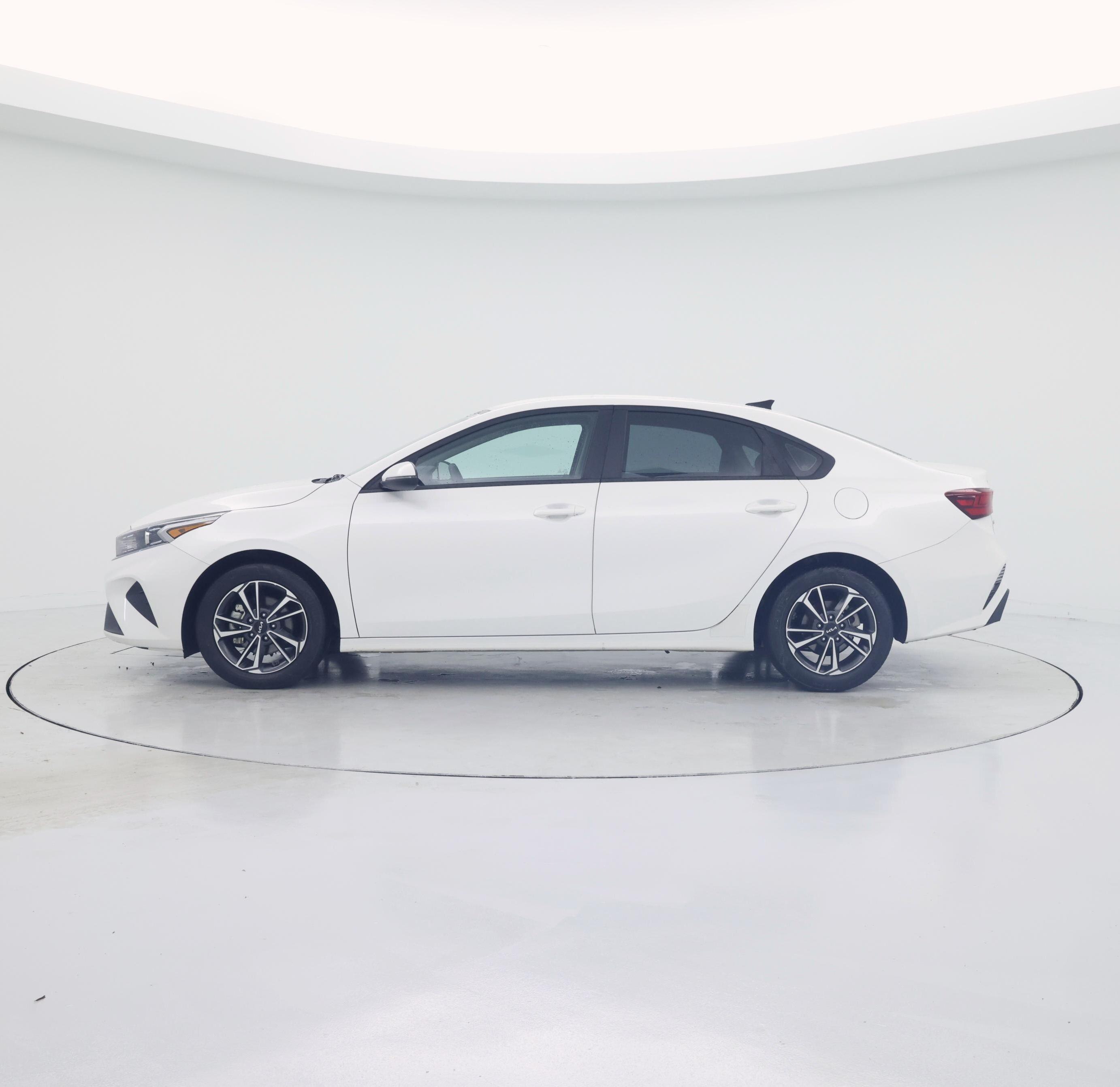 Thumbnail: 2024 Kia Forte - 3