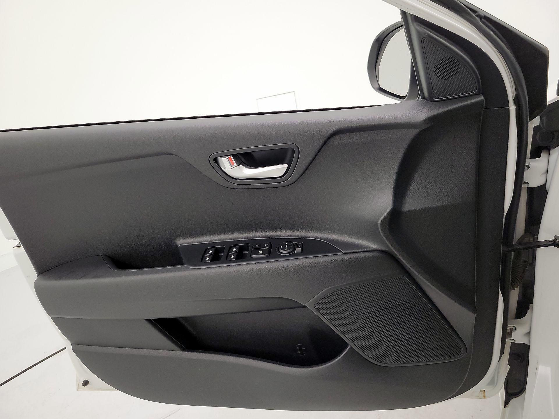 Thumbnail: 2023 Kia Rio - 12