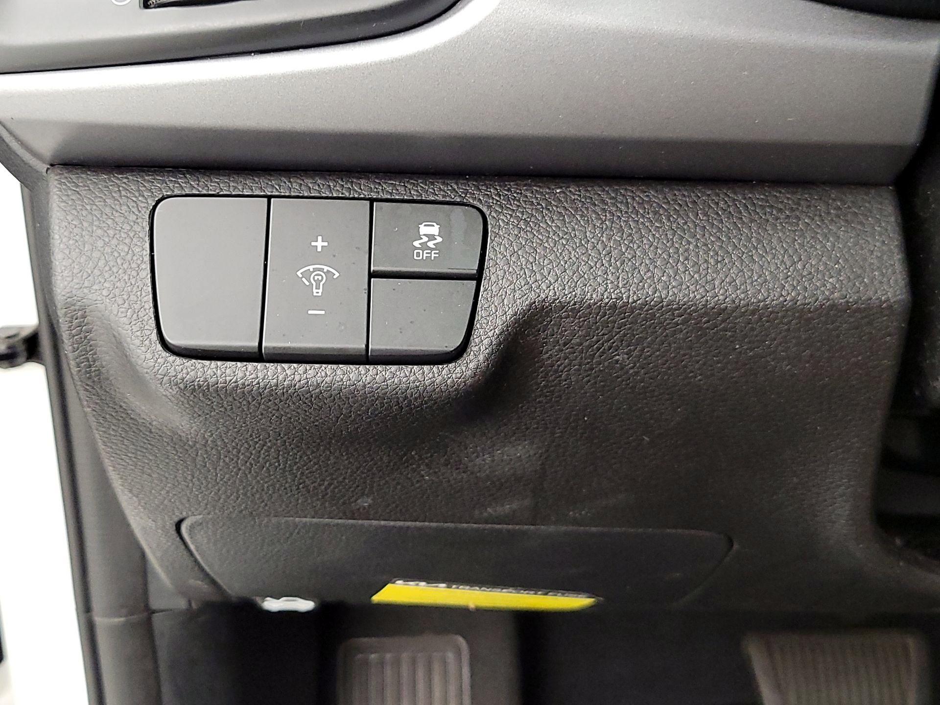 Thumbnail: 2023 Kia Rio - 13