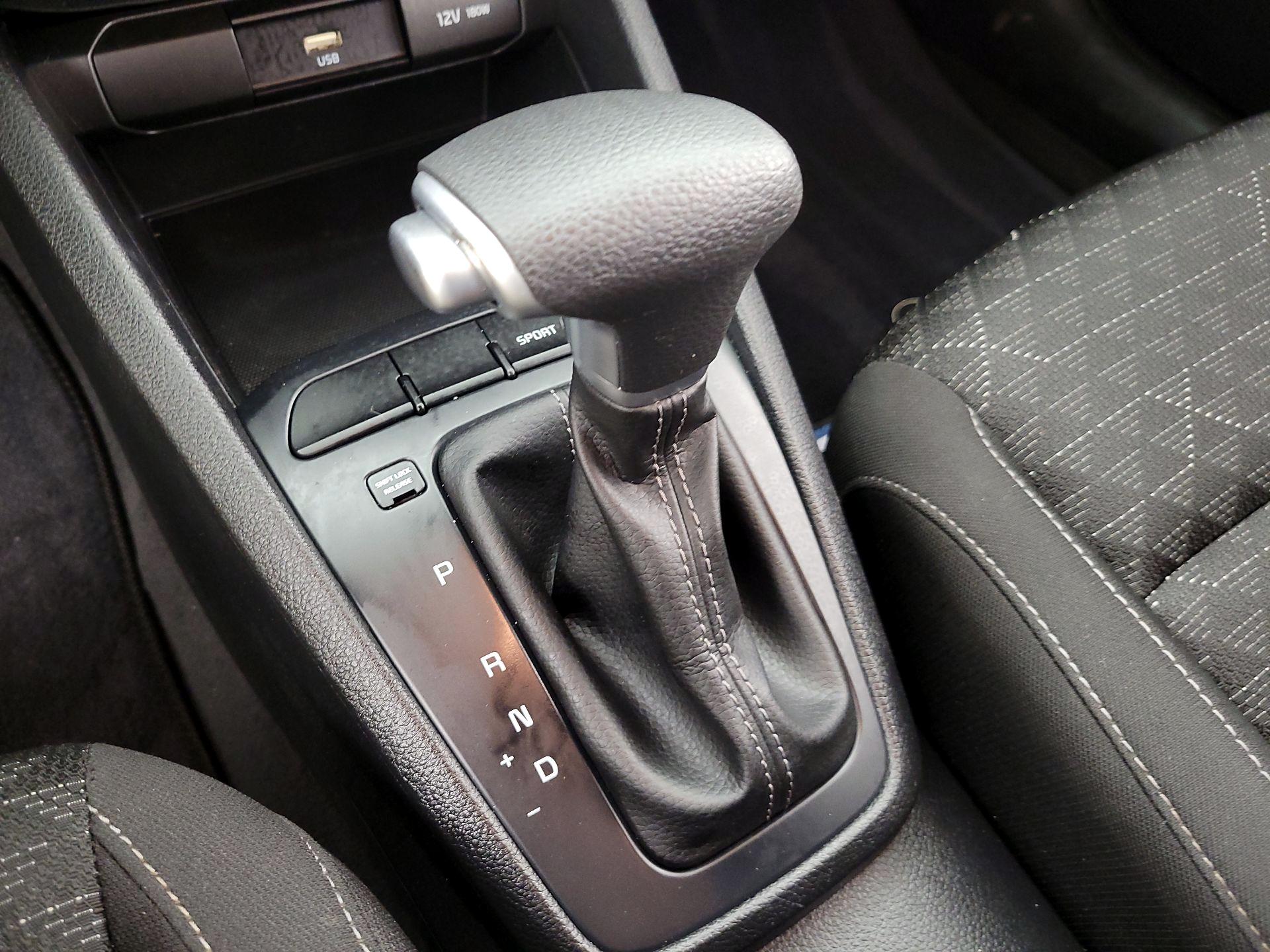 Thumbnail: 2023 Kia Rio - 17