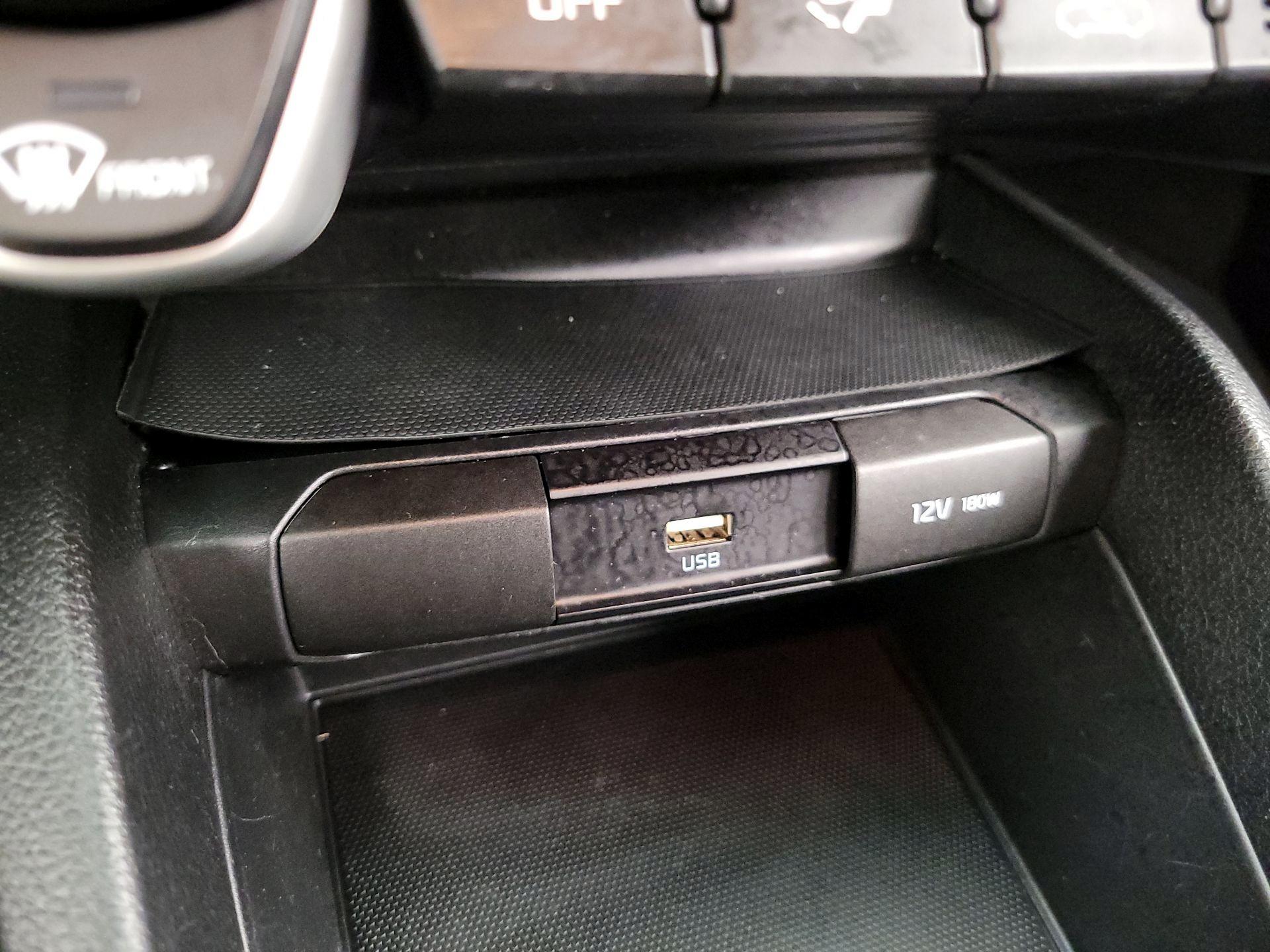 Thumbnail: 2023 Kia Rio - 18