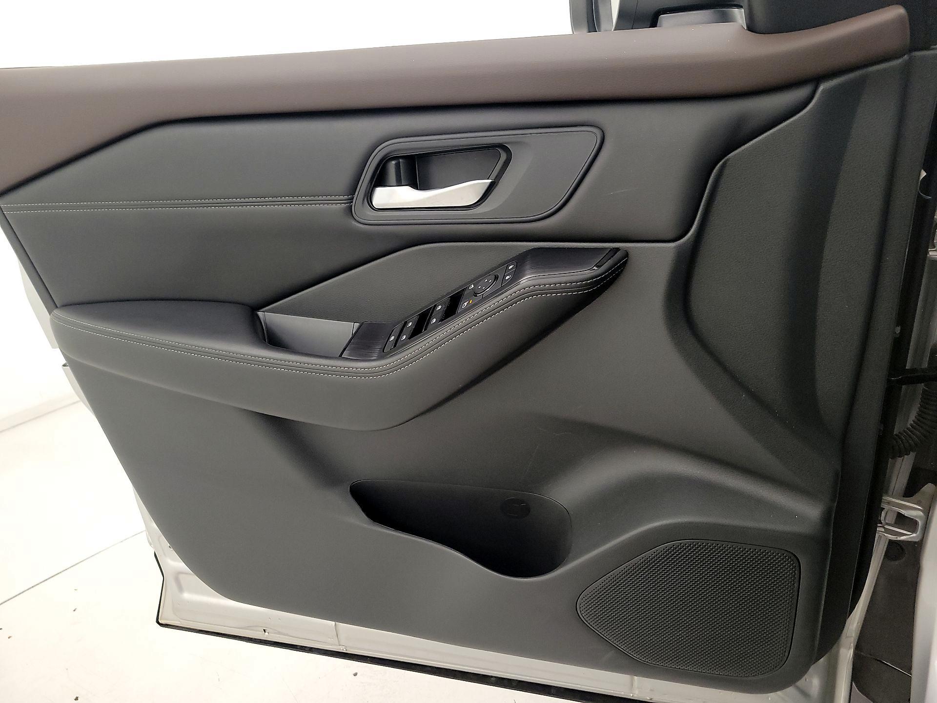 Thumbnail: 2022 Nissan Rogue - 12