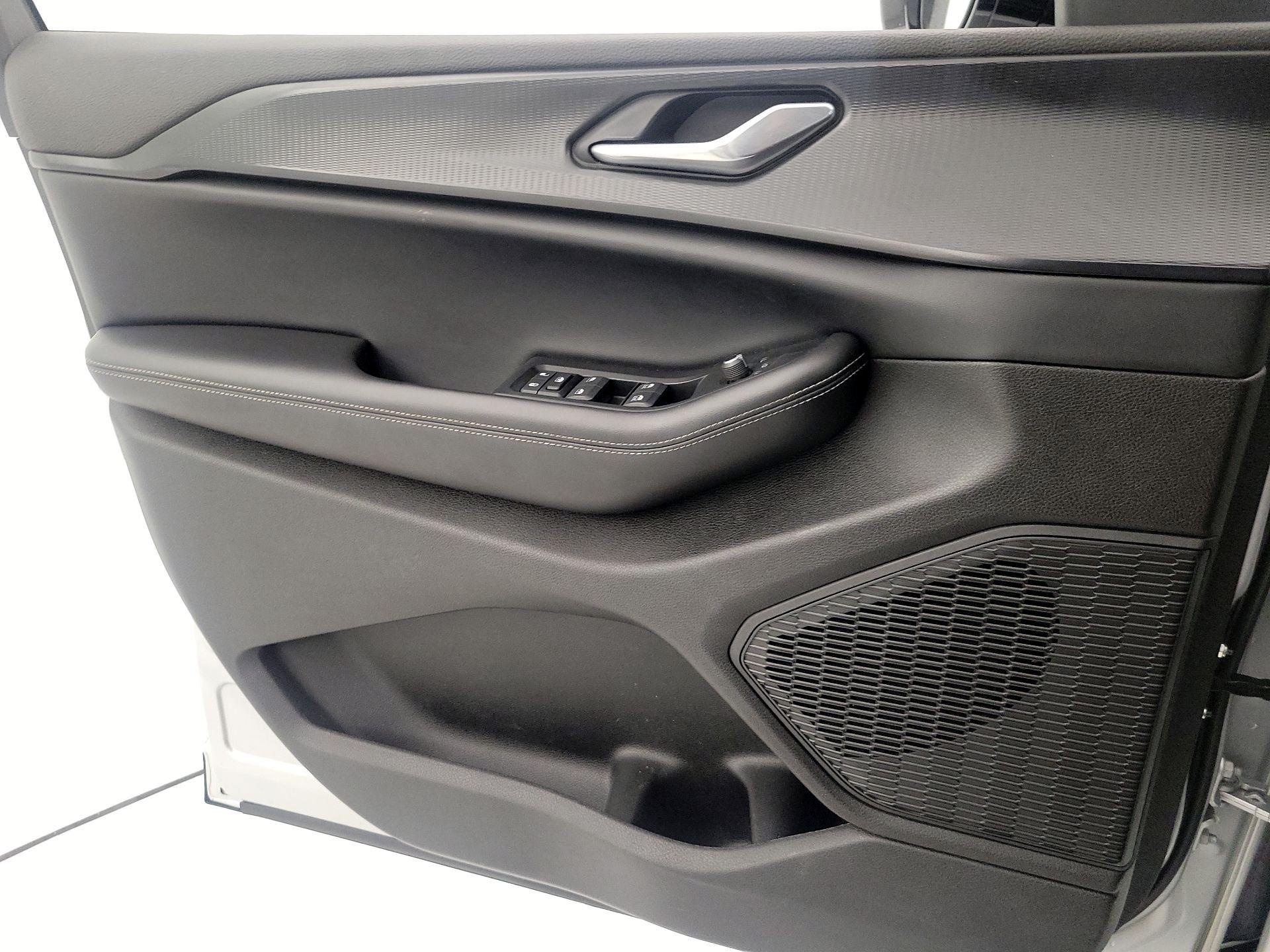 Thumbnail: 2025 Jeep Grand Cherokee L - 12