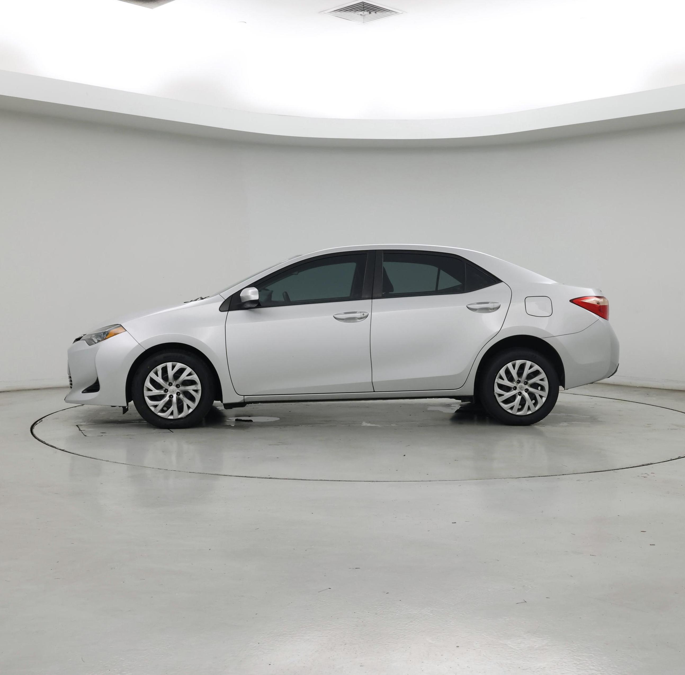 Thumbnail: 2018 Toyota Corolla - 3